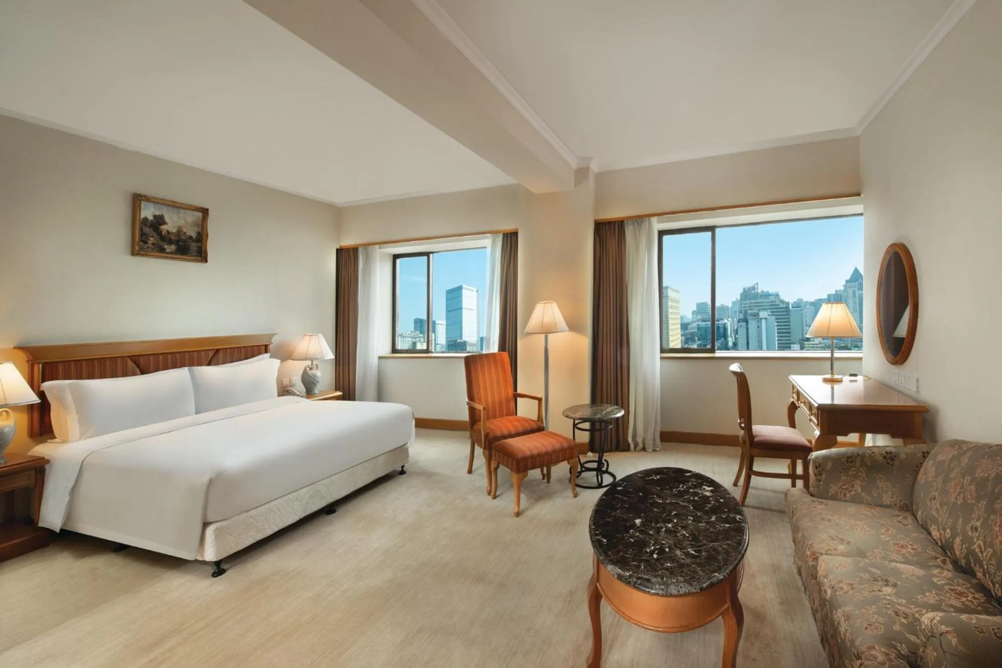 Photo of the whole room, Bed in Crowne Plaza Chengdu City Center by IHG