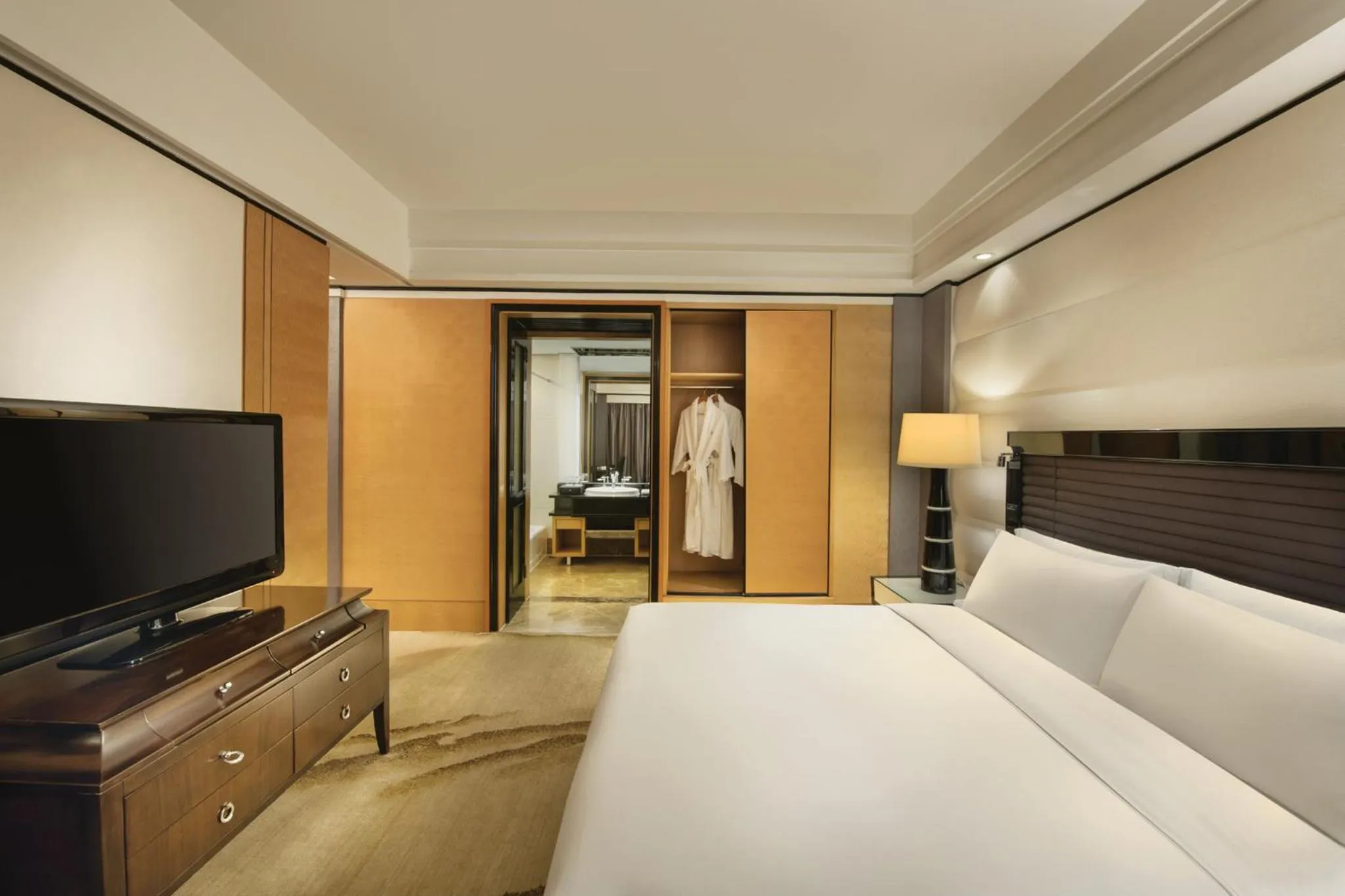 Photo of the whole room, Bed in Crowne Plaza Chengdu City Center by IHG