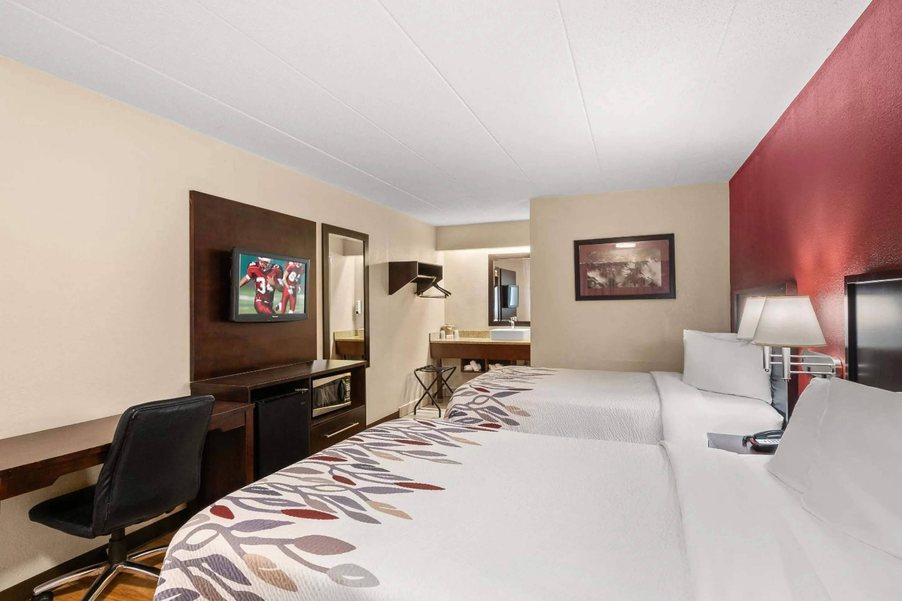 Photo of the whole room in Red Roof Inn Lansing East - MSU