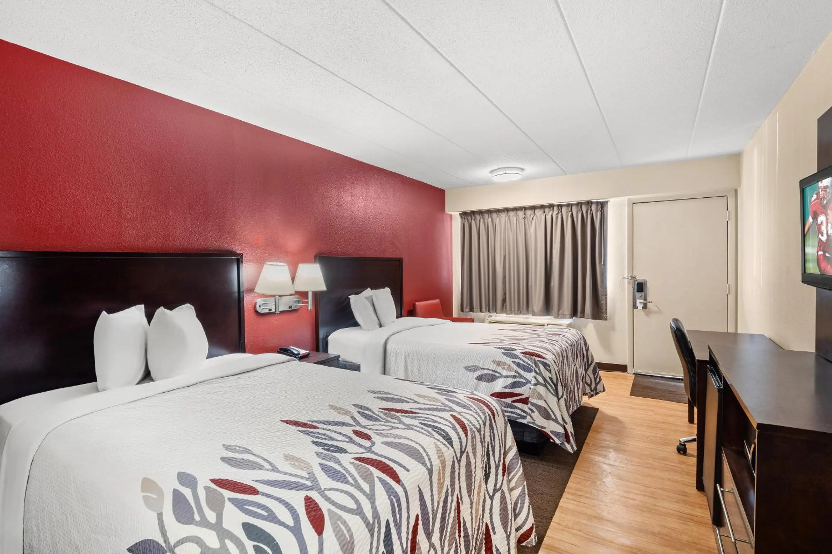 Photo of the whole room in Red Roof Inn Lansing East - MSU