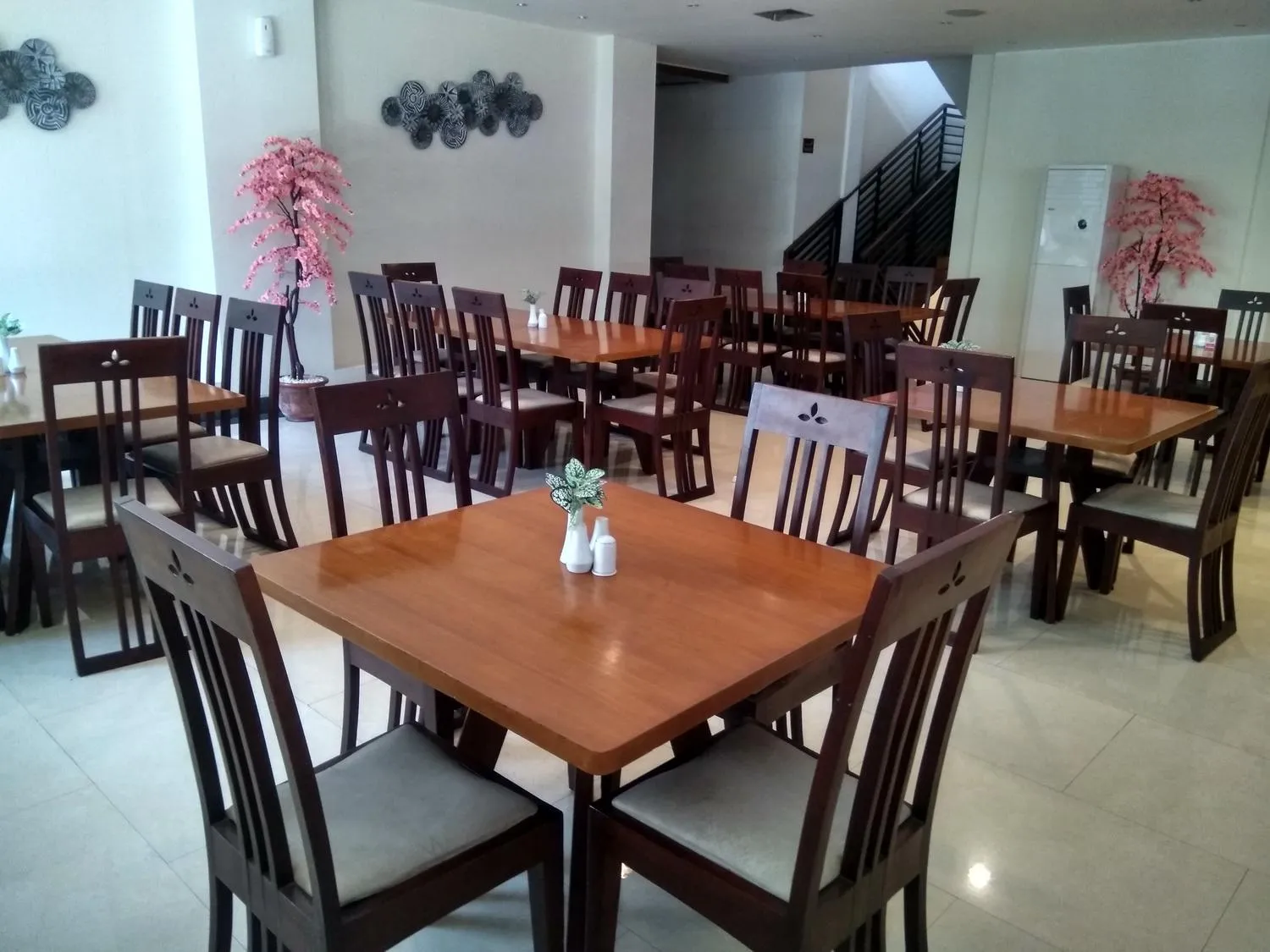 Restaurant/places to eat in Hotel Baron Indah