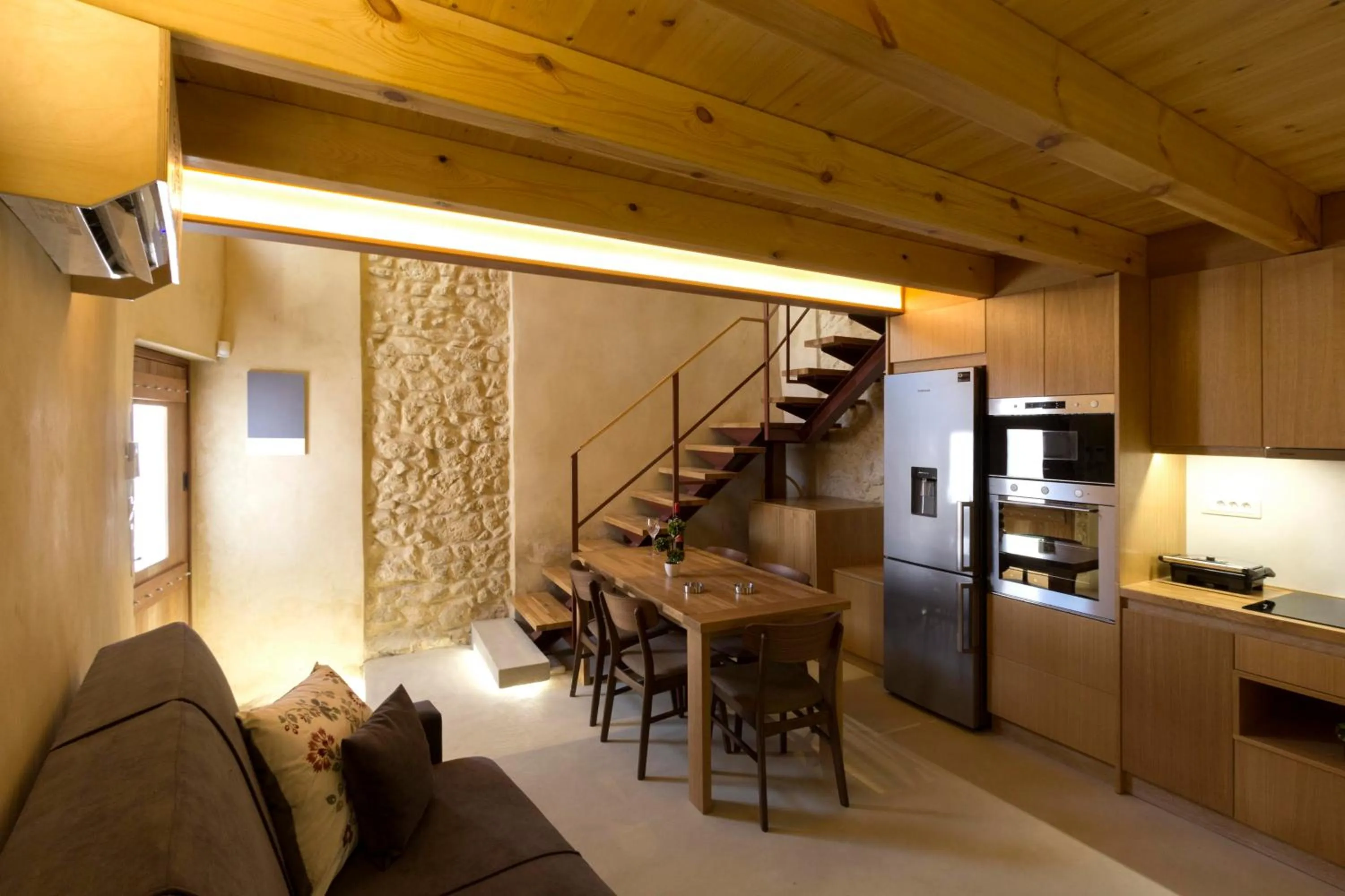 Kitchen or kitchenette in Evans House II