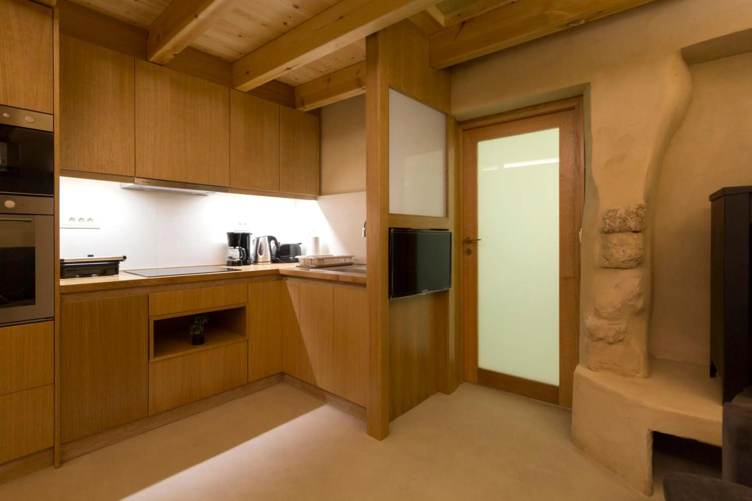 Kitchen or kitchenette in Evans House II