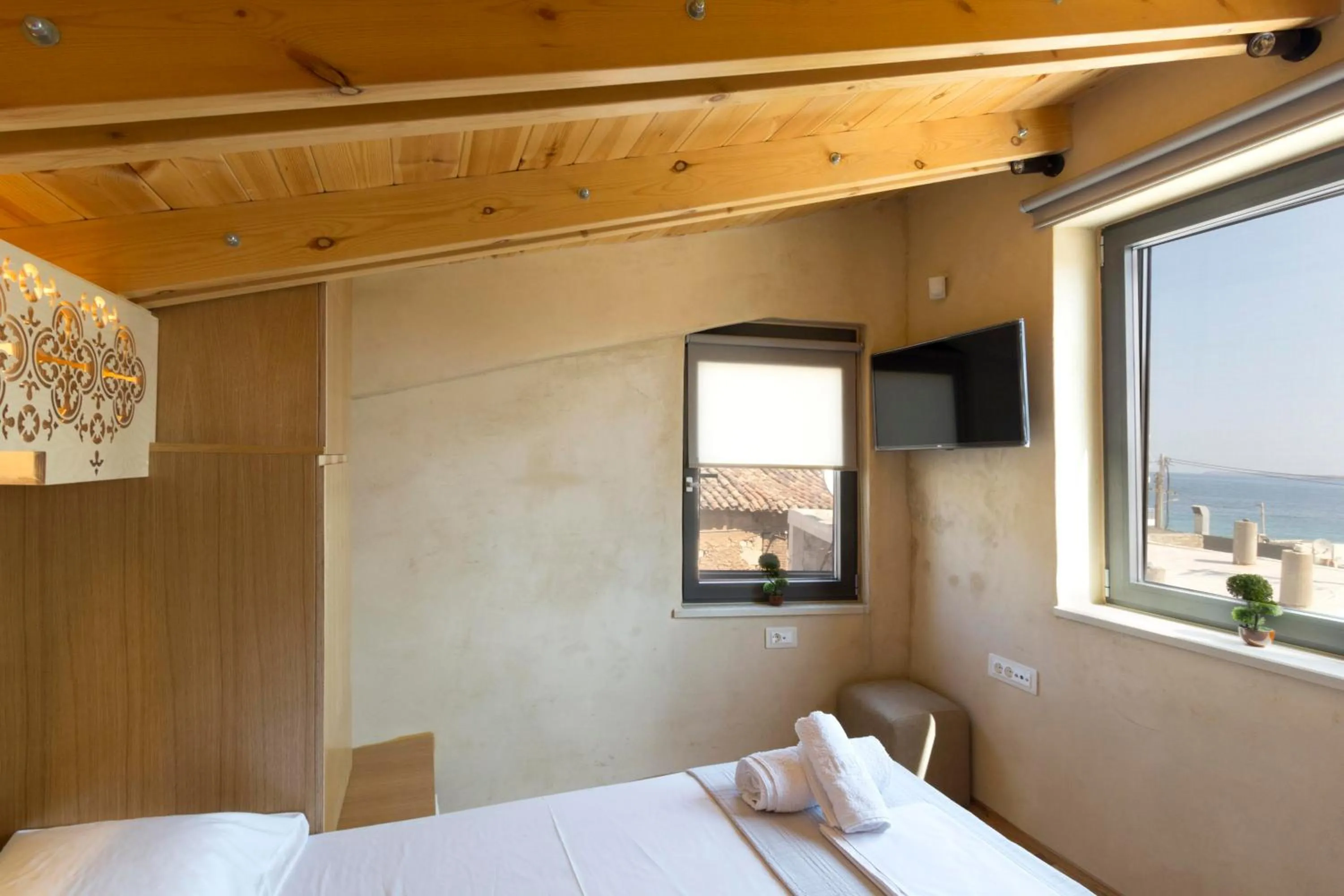 Bedroom, Bed in Evans House II