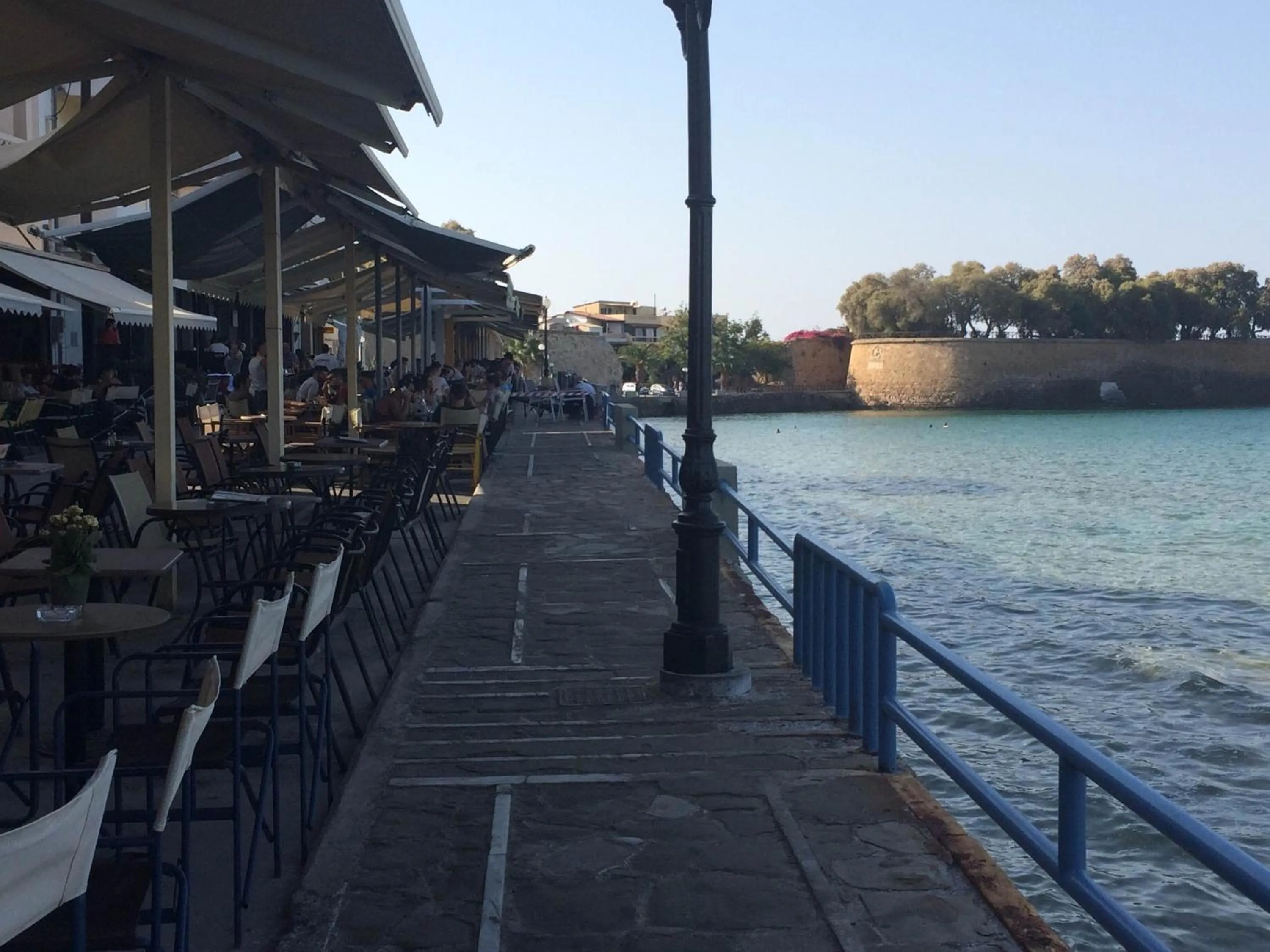 Restaurant/places to eat in Evans House II