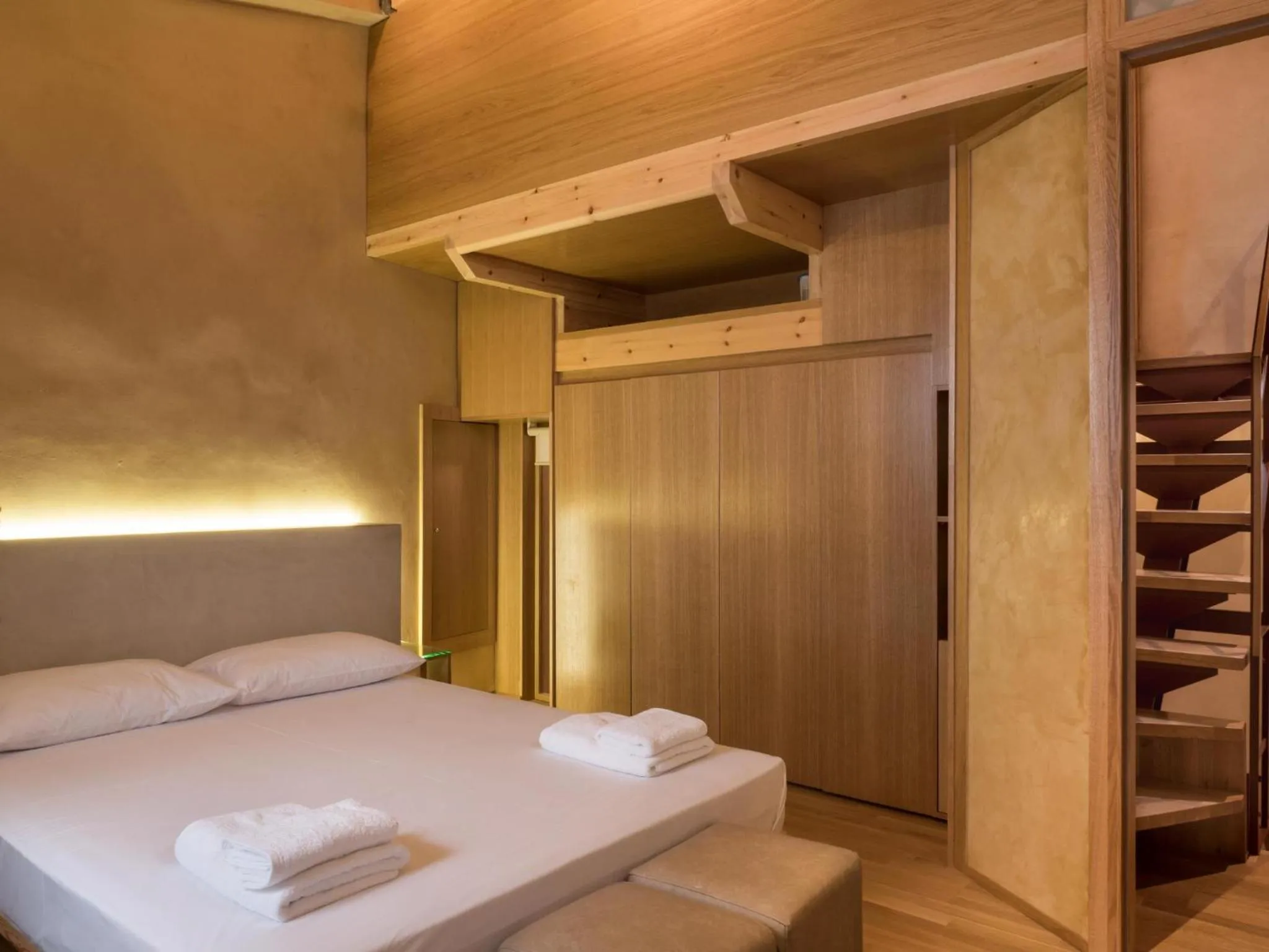 Bedroom, Bed in Evans House II