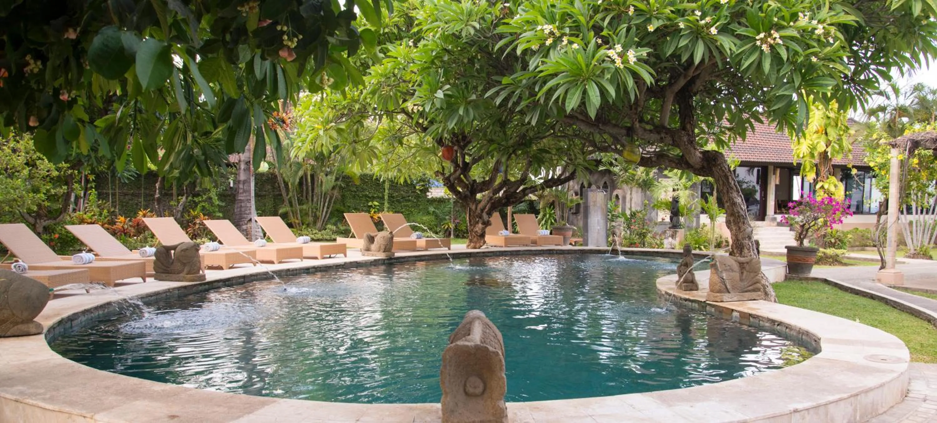 Swimming pool in Hidden Paradise Cottages