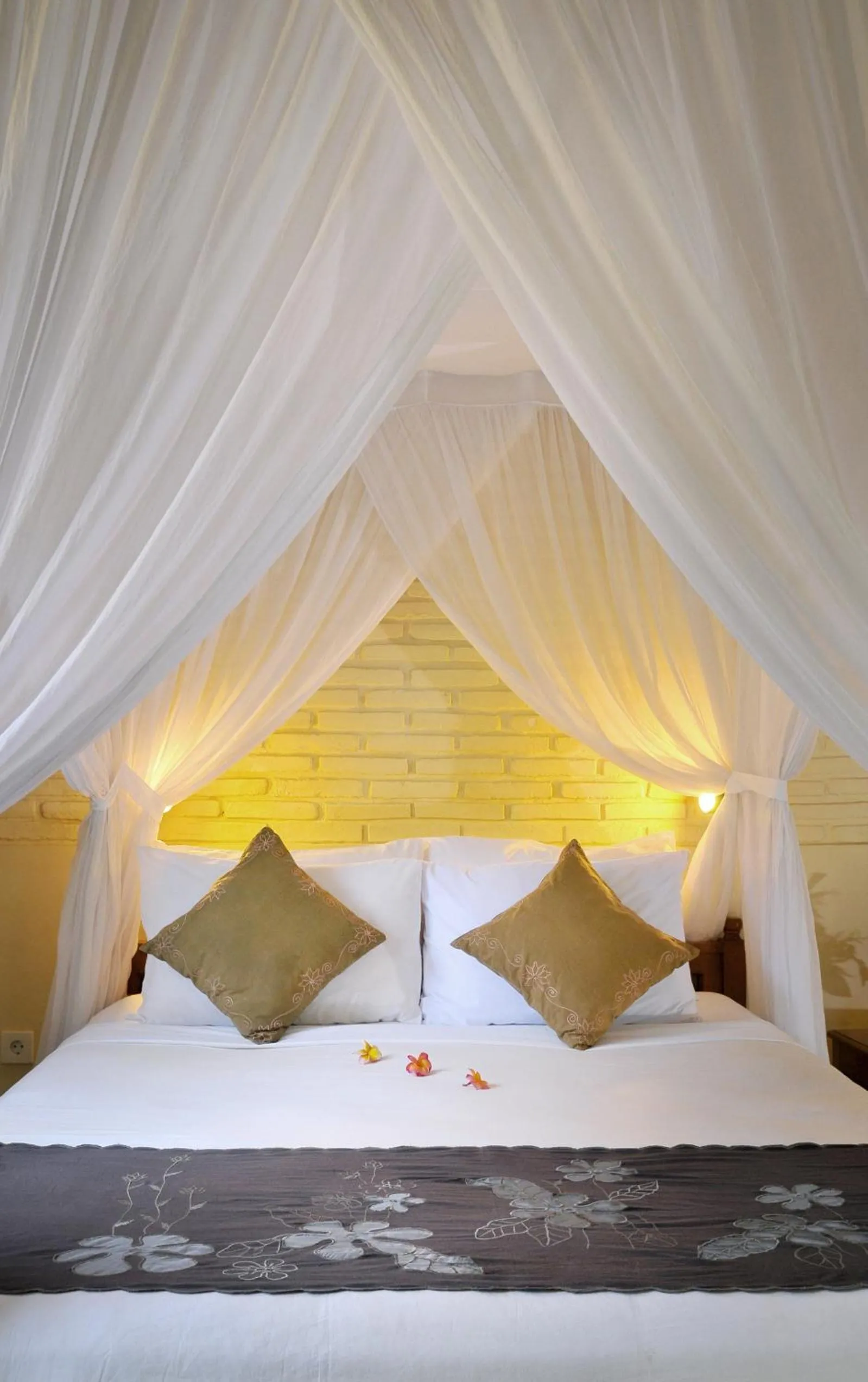 Bed in Hidden Paradise Cottages