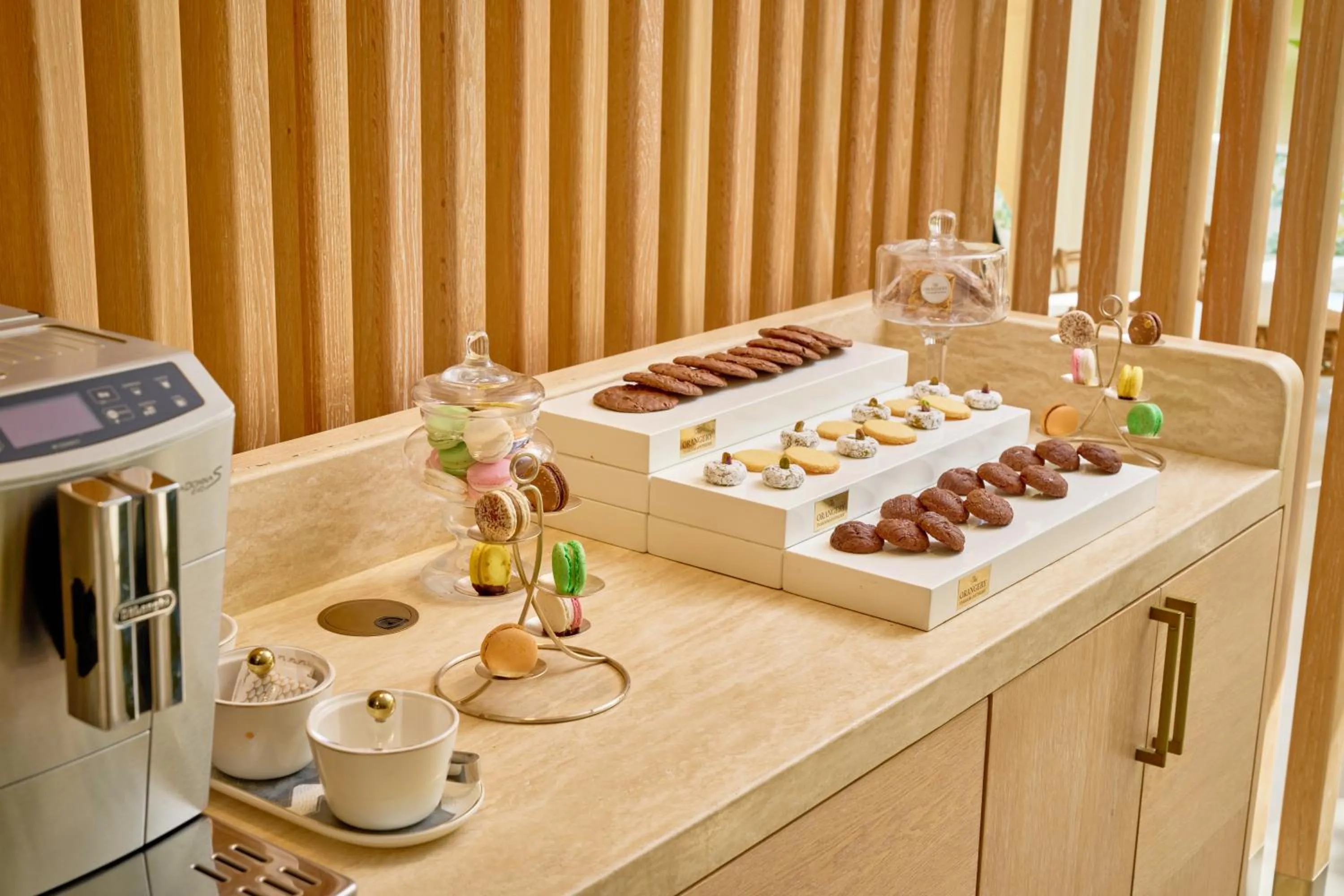 Food and drinks in Palmyard Hotel