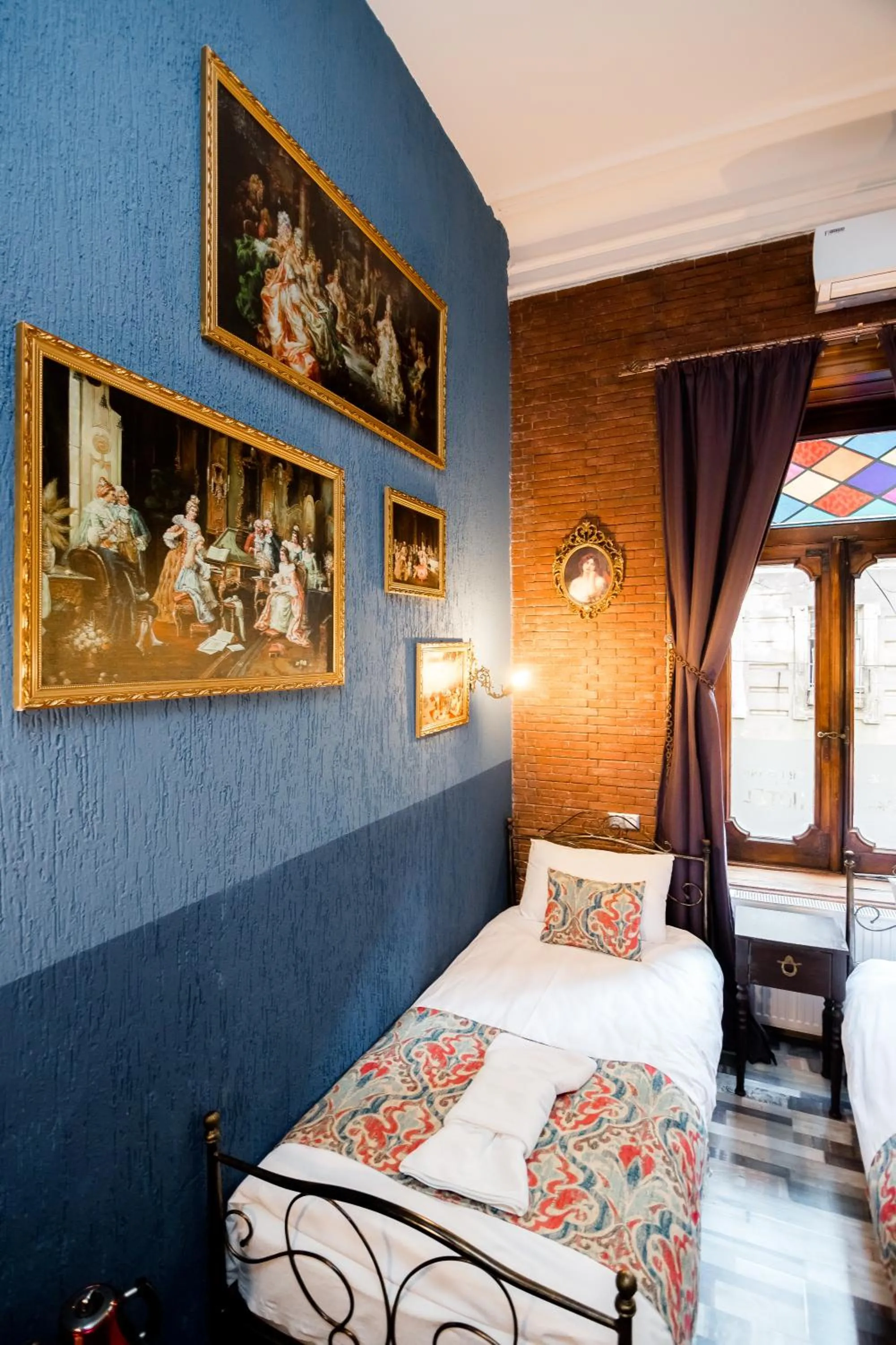 Photo of the whole room, Bed in Tiflis Inn Boutique Hotel