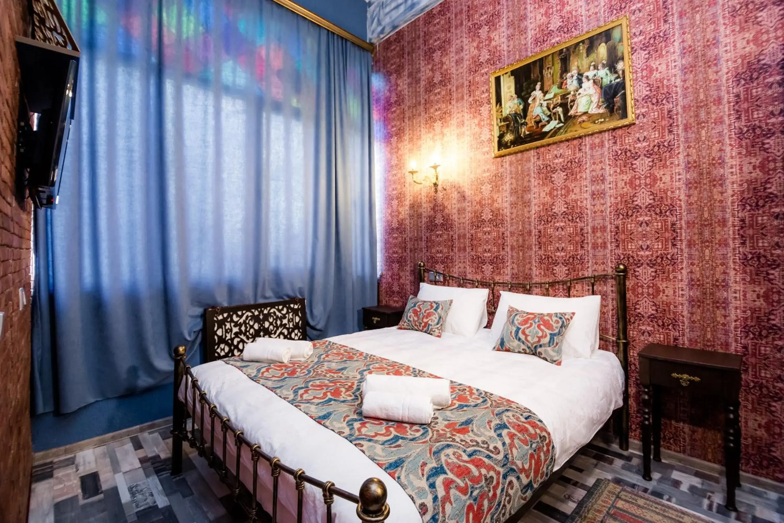 Deluxe Double Room (2 Adults + 1 Child) - single occupancy in Tiflis Inn Boutique Hotel Deluxe Double Room (2 Adults + 1 Child) - single occupancy in Tiflis Inn Boutique Hotel