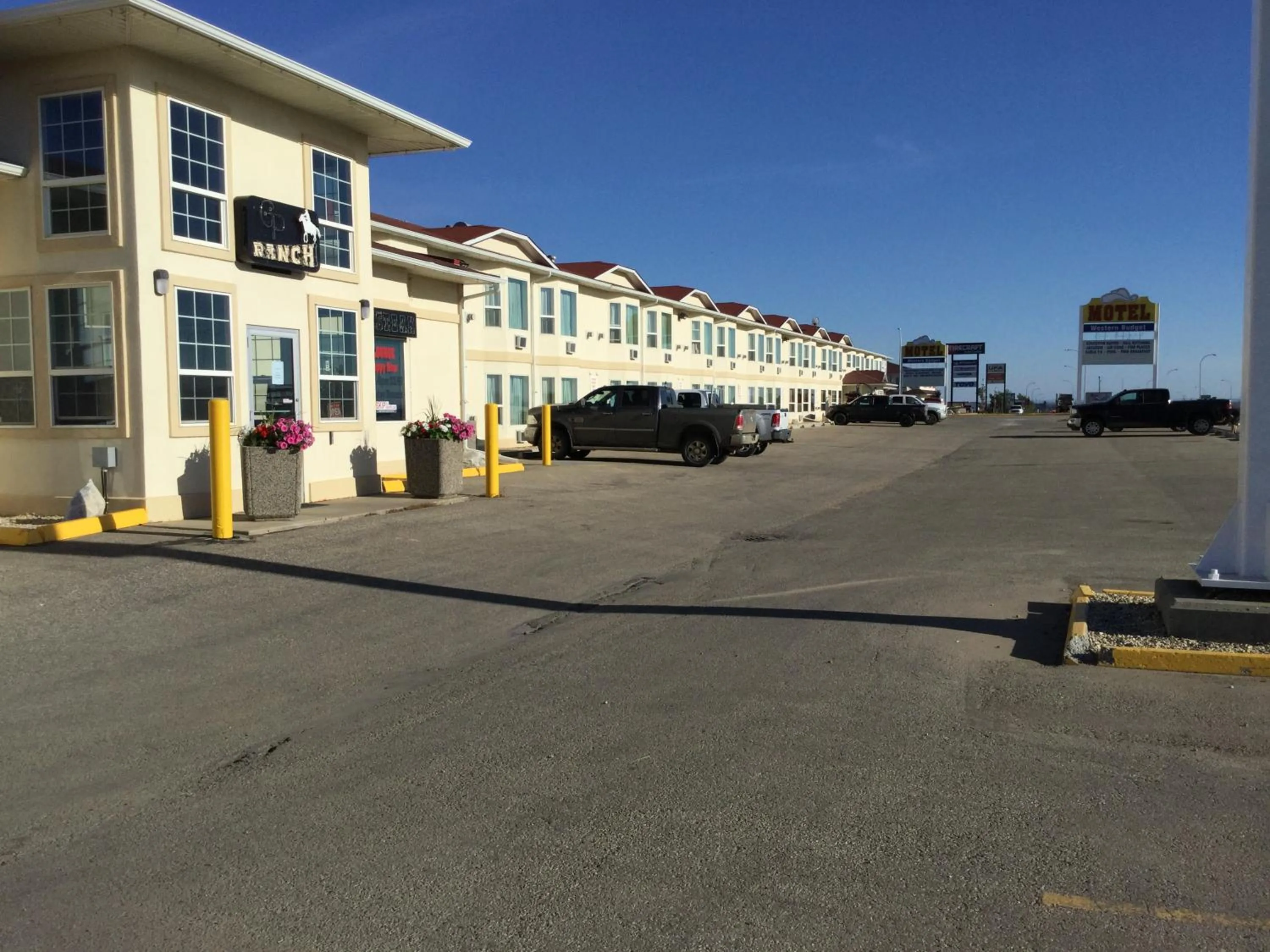 Food and drinks in Western Budget Motel #2 Grande Prairie