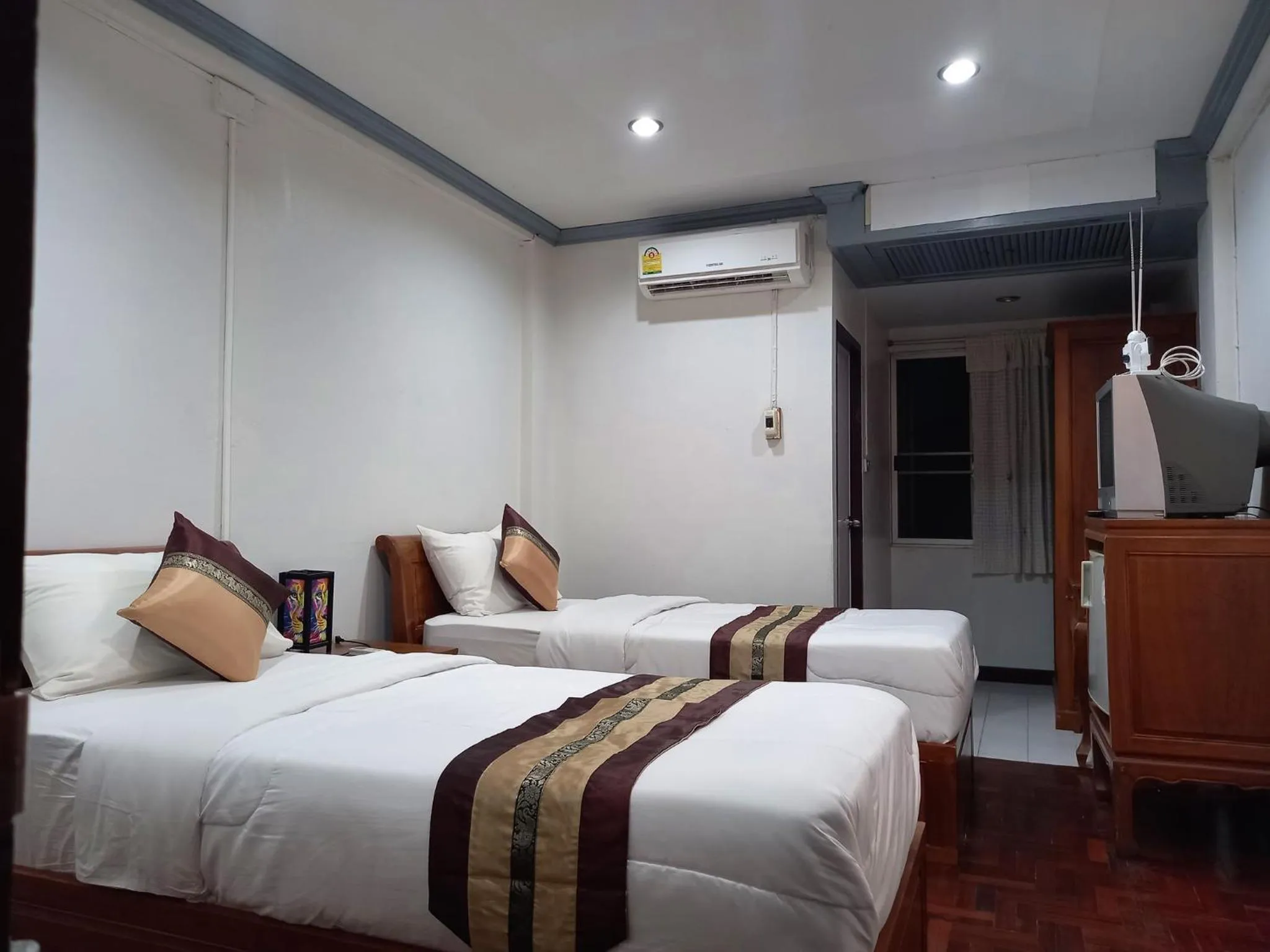 Photo of the whole room, Bed in Wiriya House