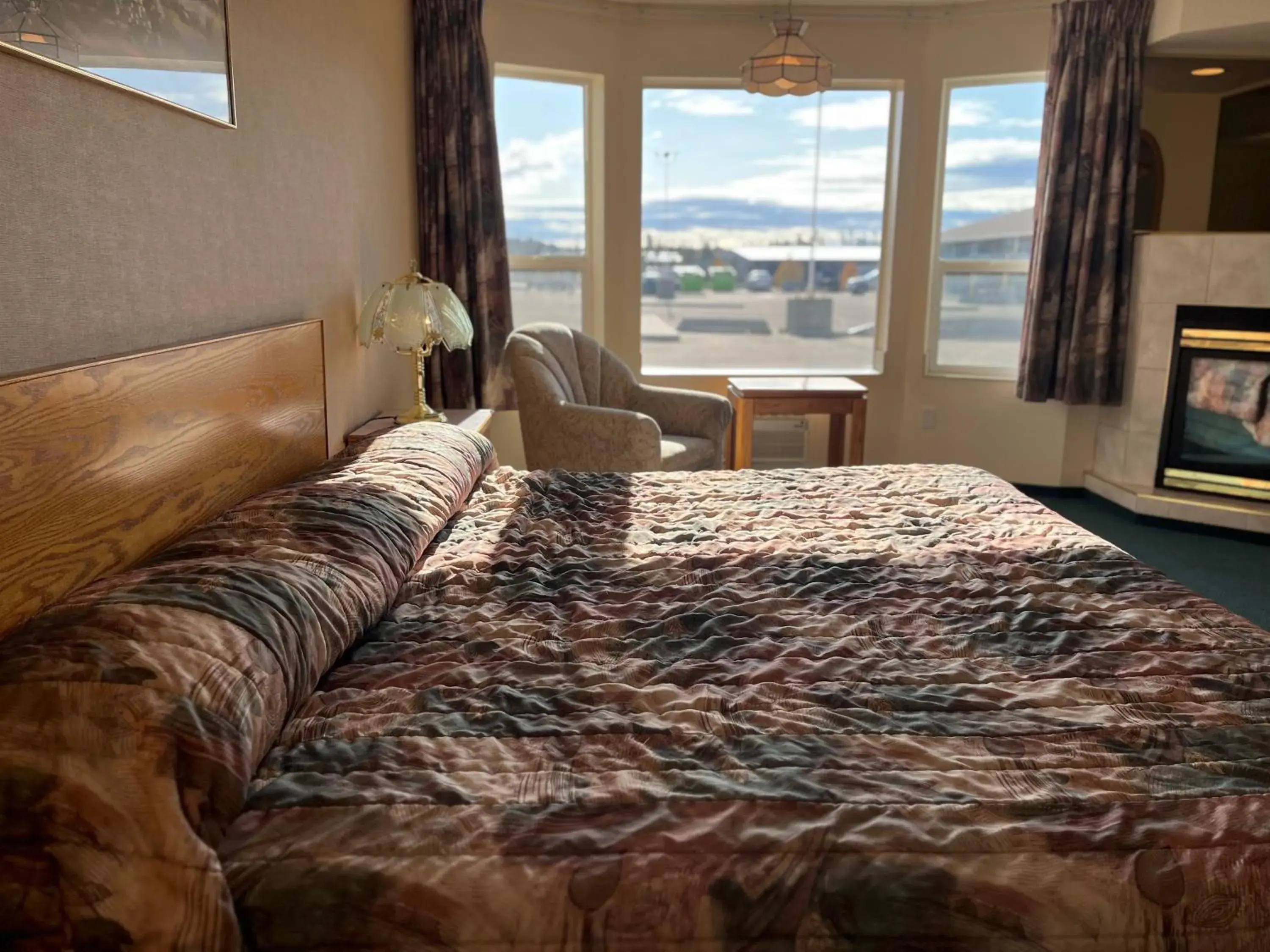 Deluxe King Suite in Western Budget Motel #3 Whitecourt Deluxe King Suite in Western Budget Motel #3 Whitecourt