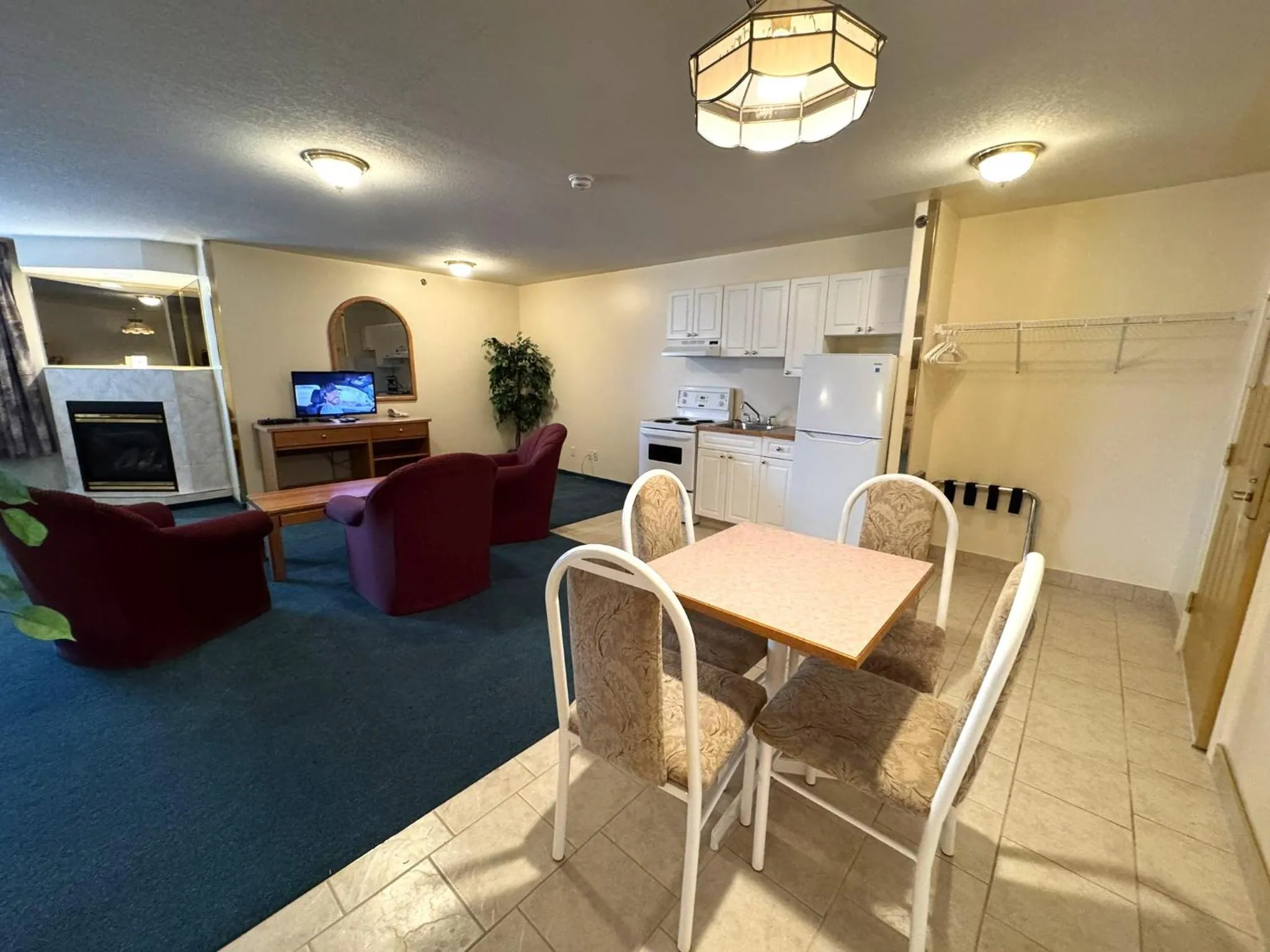 Kitchen or kitchenette in Western Budget Motel #3 Whitecourt