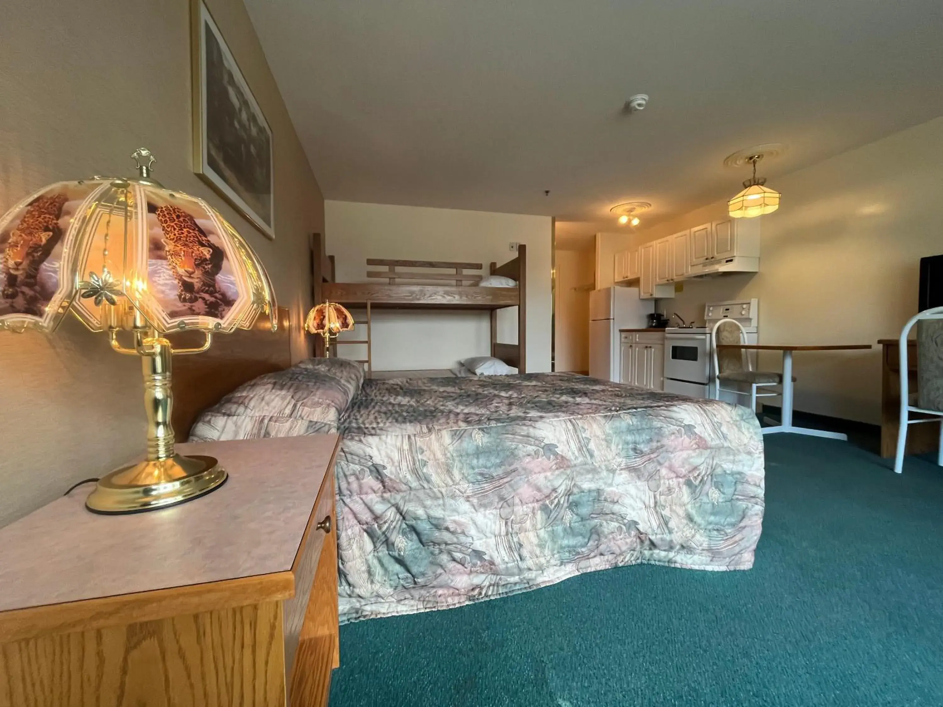 Deluxe Family Room in Western Budget Motel #3 Whitecourt Deluxe Family Room in Western Budget Motel #3 Whitecourt