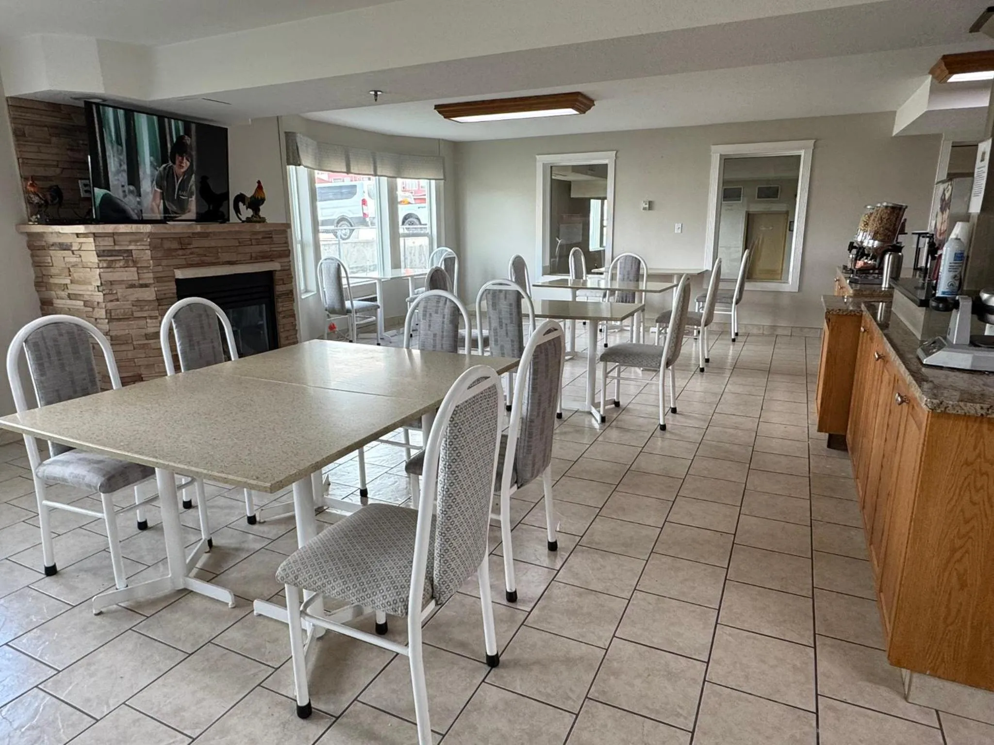 Communal lounge/ TV room in Western Budget Motel #3 Whitecourt