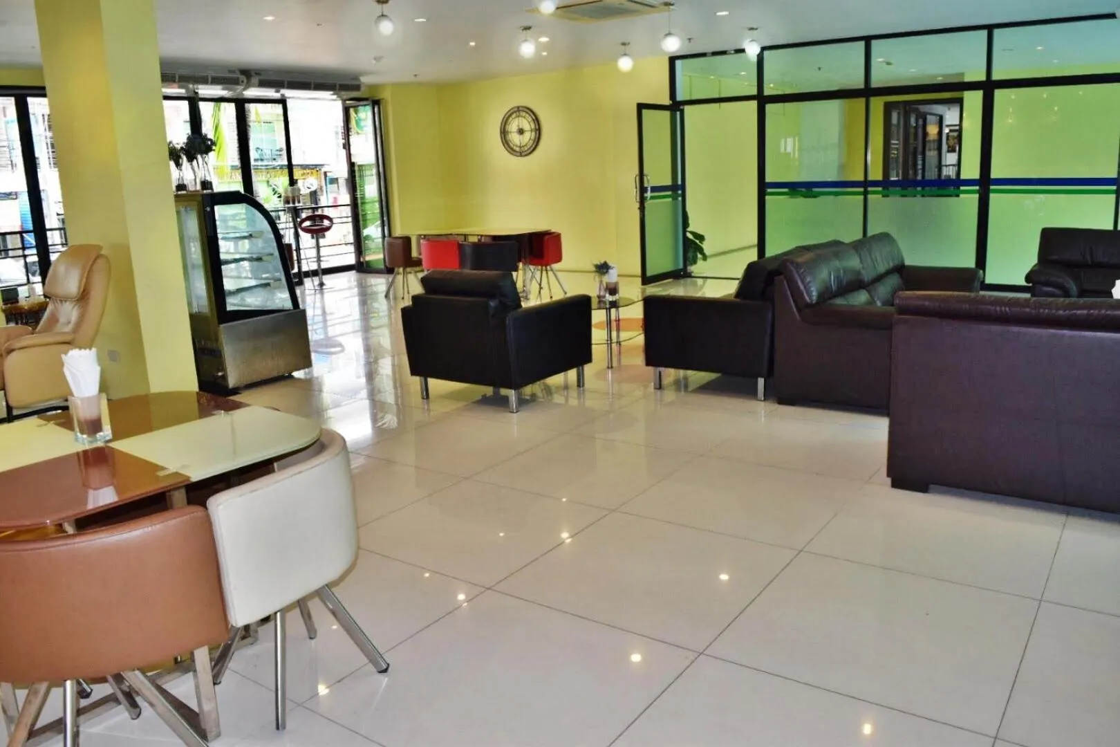 Lounge or bar in Vogue Pattaya Hotel