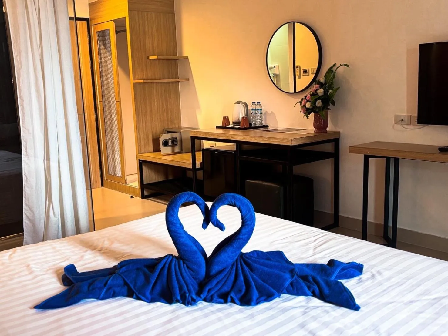 Bed in Vogue Pattaya Hotel