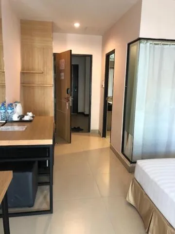 Bedroom, Bed in Vogue Pattaya Hotel