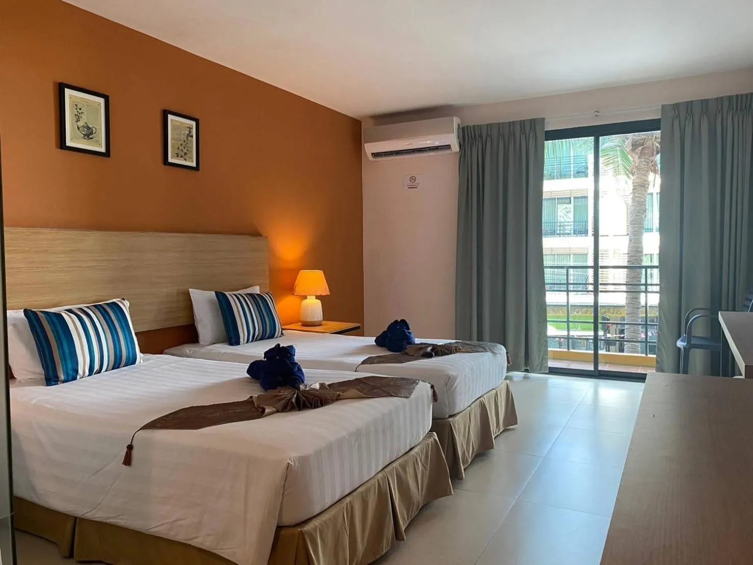 Bed in Vogue Pattaya Hotel