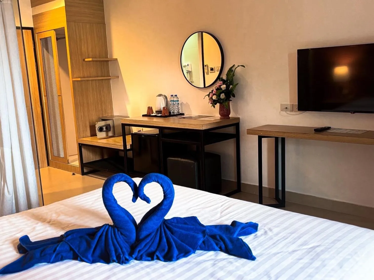 Bed in Vogue Pattaya Hotel