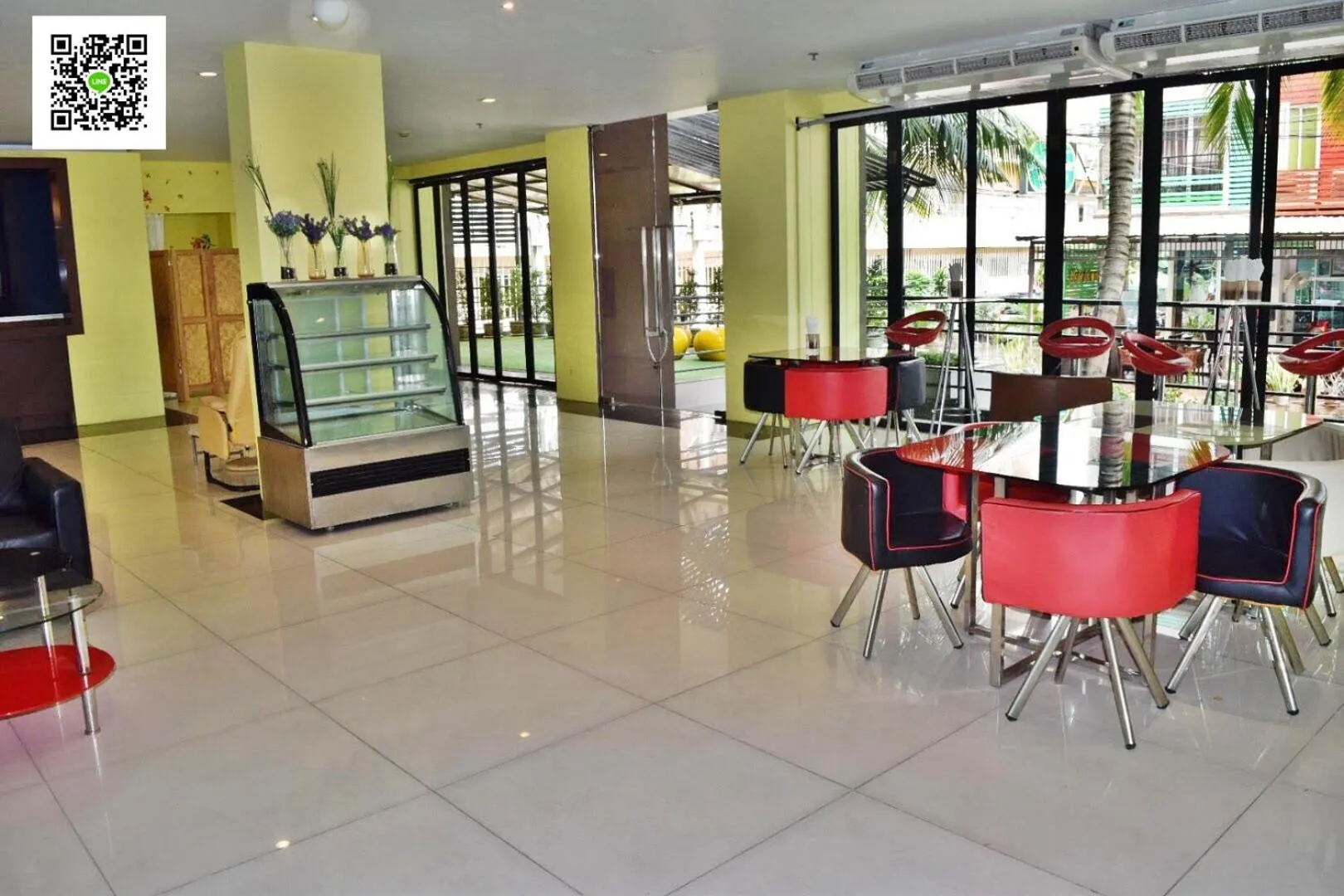 Lounge or bar in Vogue Pattaya Hotel