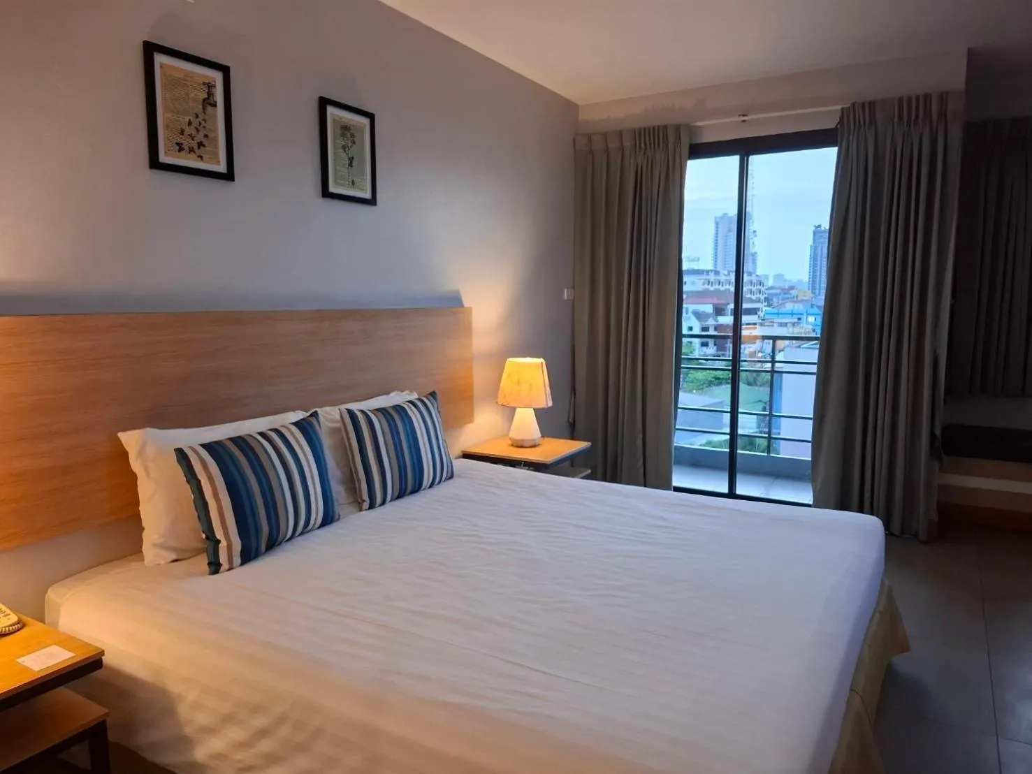 Bed in Vogue Pattaya Hotel