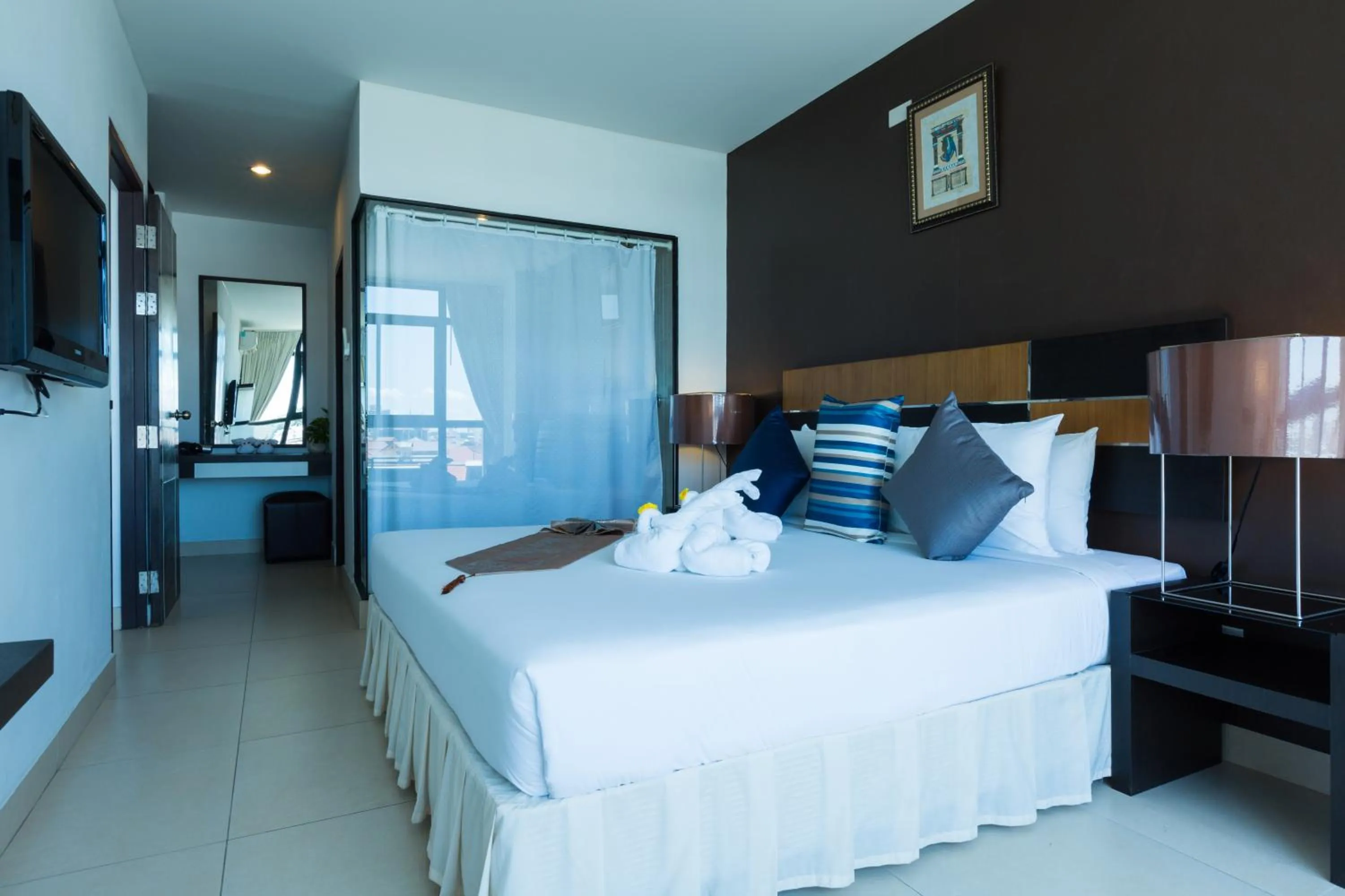 Bed in Vogue Pattaya Hotel