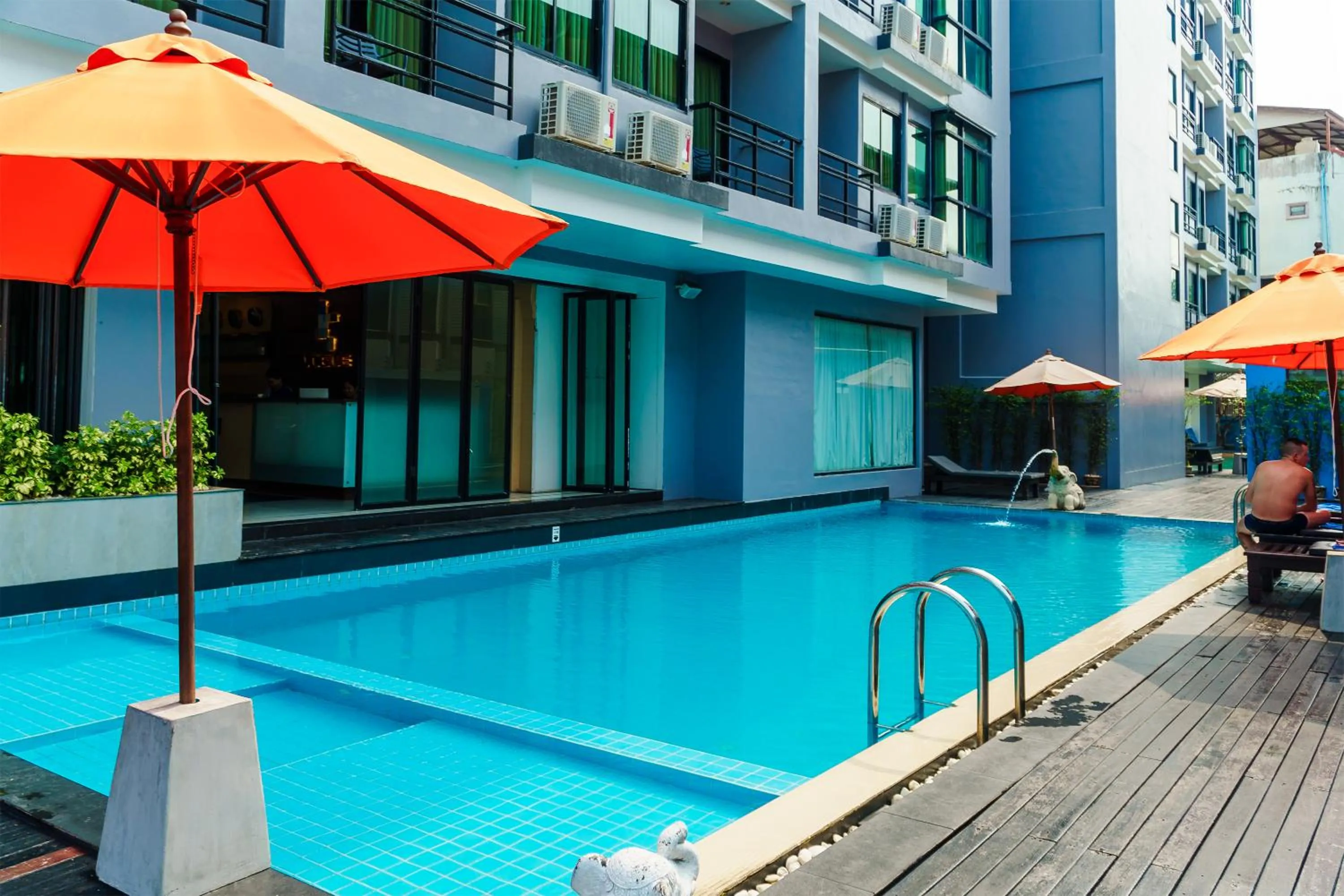 Swimming pool in Vogue Pattaya Hotel