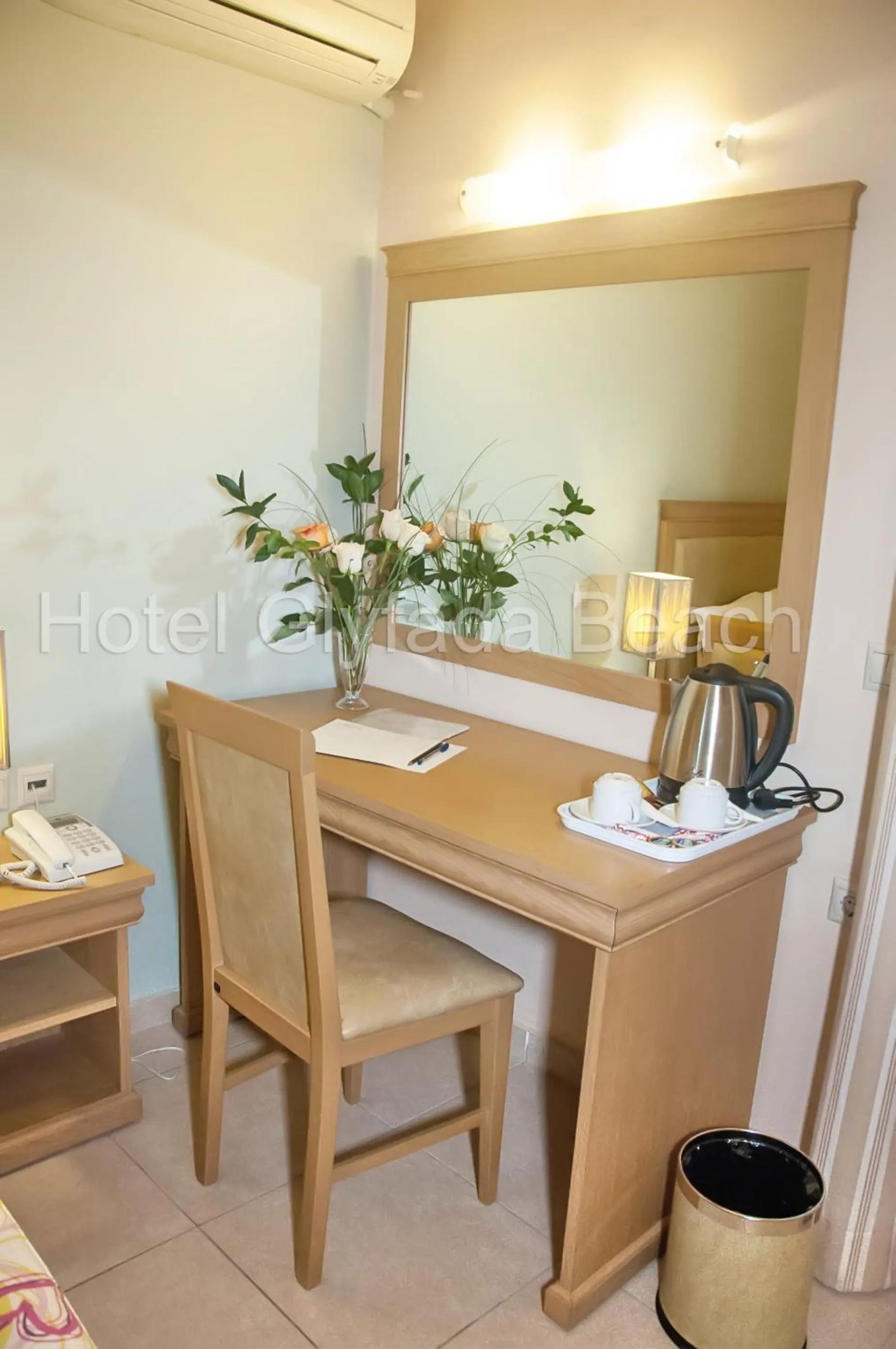 Coffee/tea facilities in Glyfada Beach Hotel