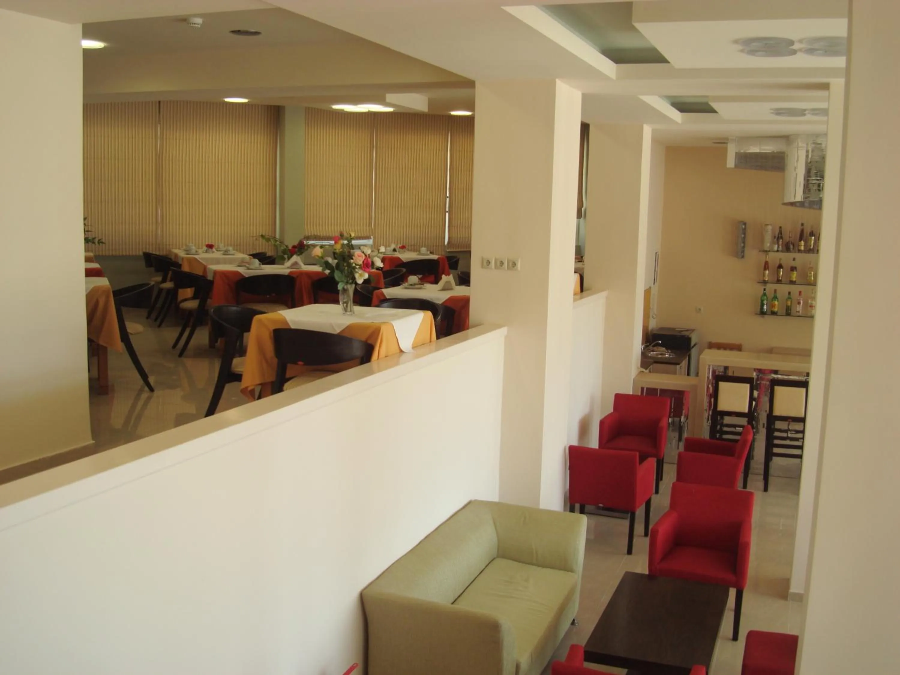 Restaurant/places to eat in Glyfada Beach Hotel