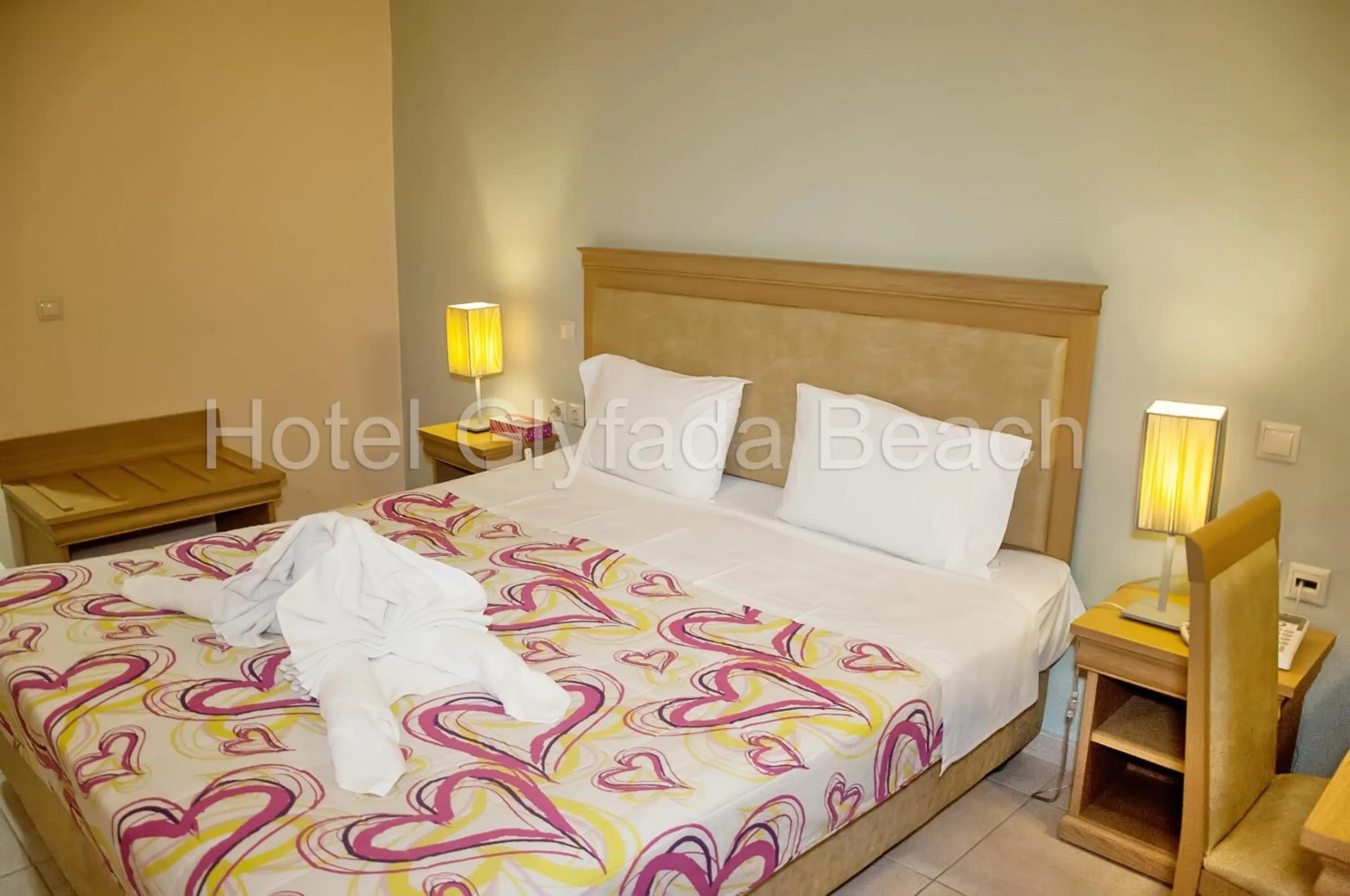 Bedroom, Bed in Glyfada Beach Hotel