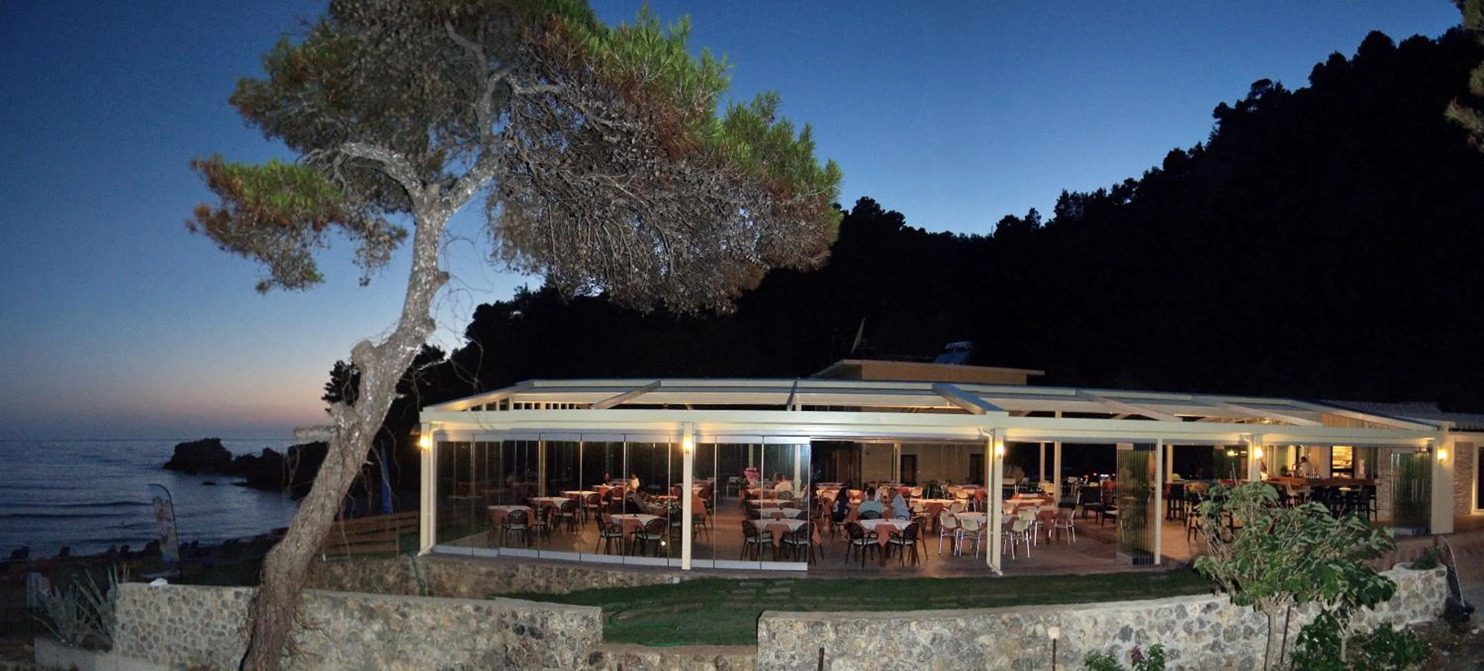 Restaurant/places to eat in Glyfada Beach Hotel