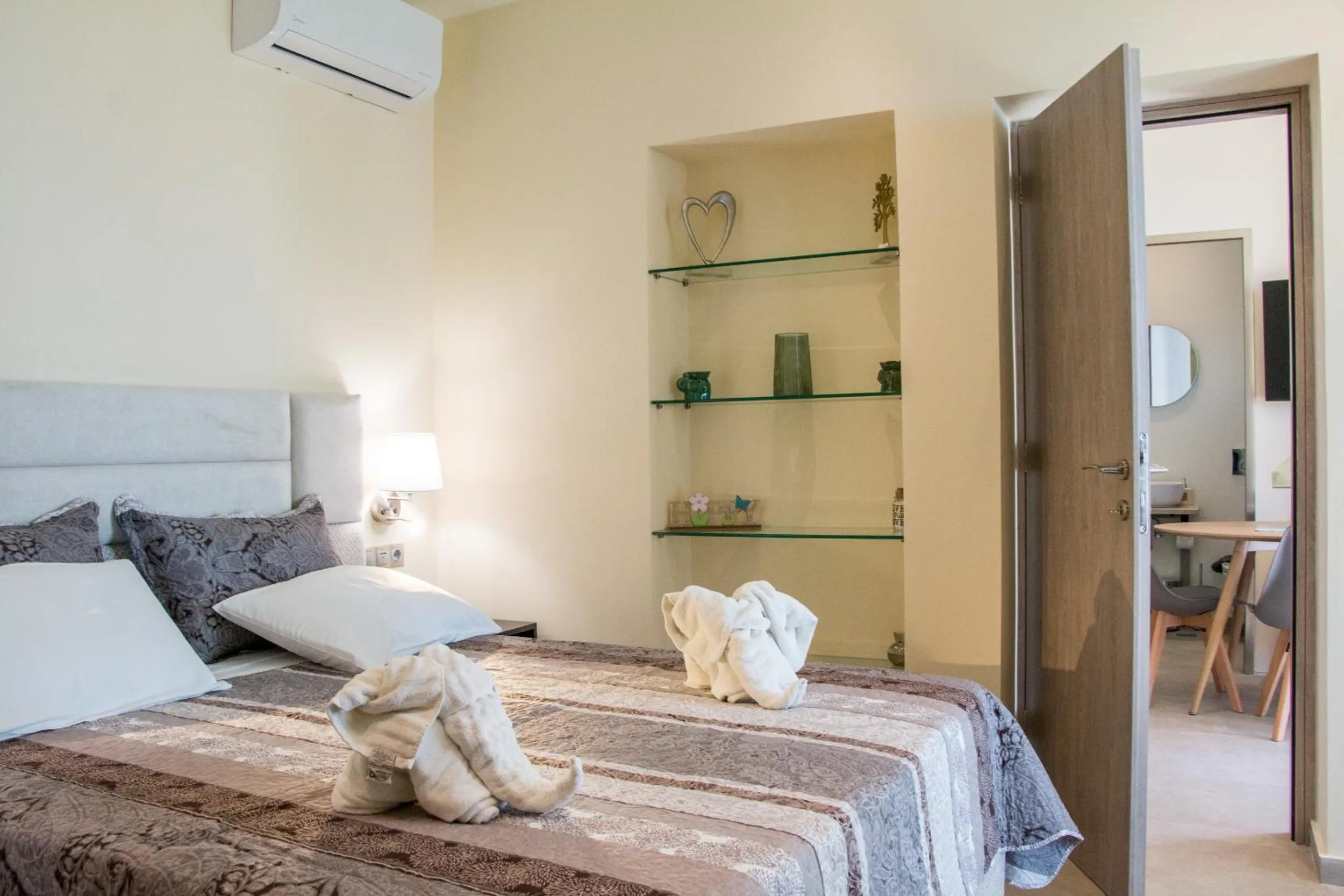 Bed in Glyfada Beach Hotel