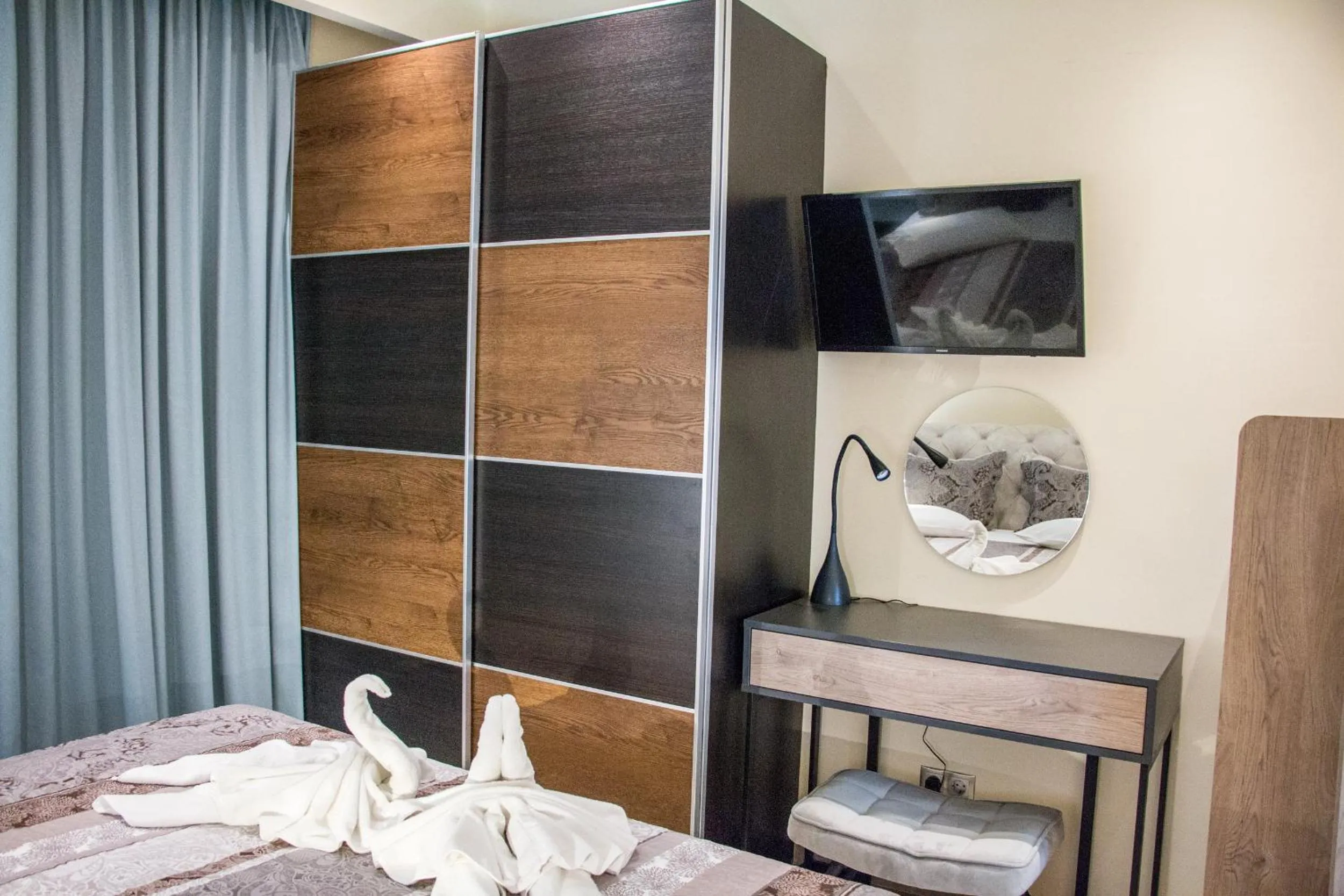 Bedroom, Bed in Glyfada Beach Hotel