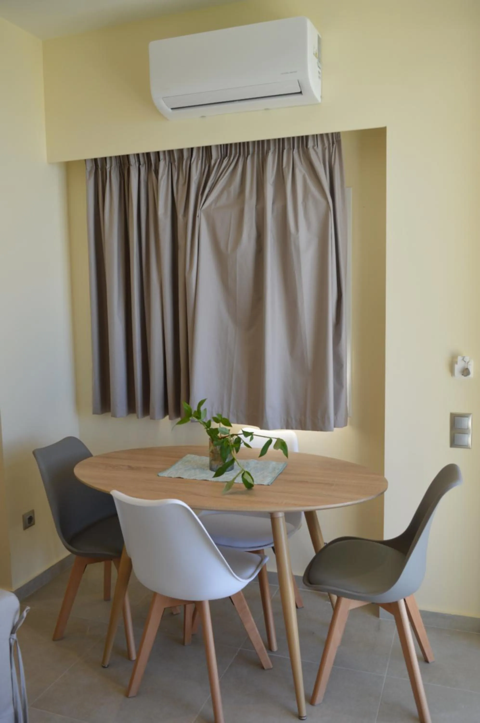 Dining area in Glyfada Beach Hotel
