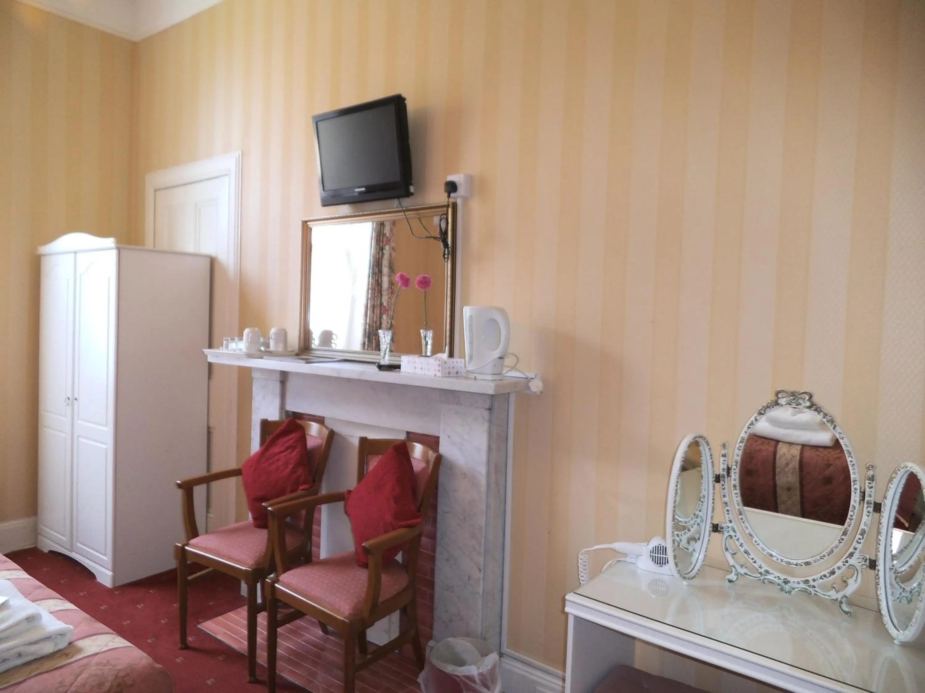 Decorative detail, Bed in Menzies Guest House