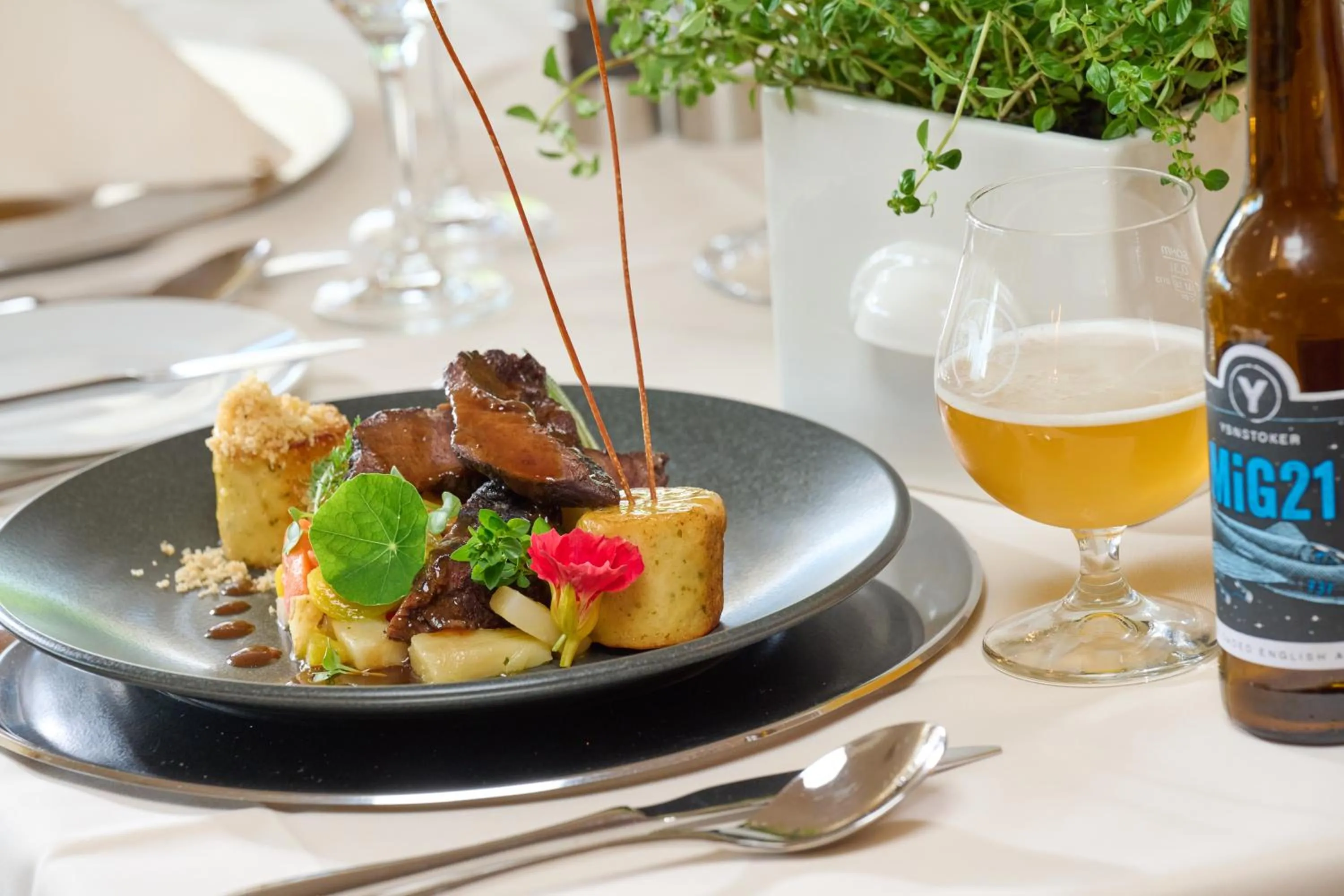 Food and drinks in Hotel Am Kurhaus mit erstem Ayurveda Center Sachsens - direkt am Gesundheitsbad ACTINON & Kurpark