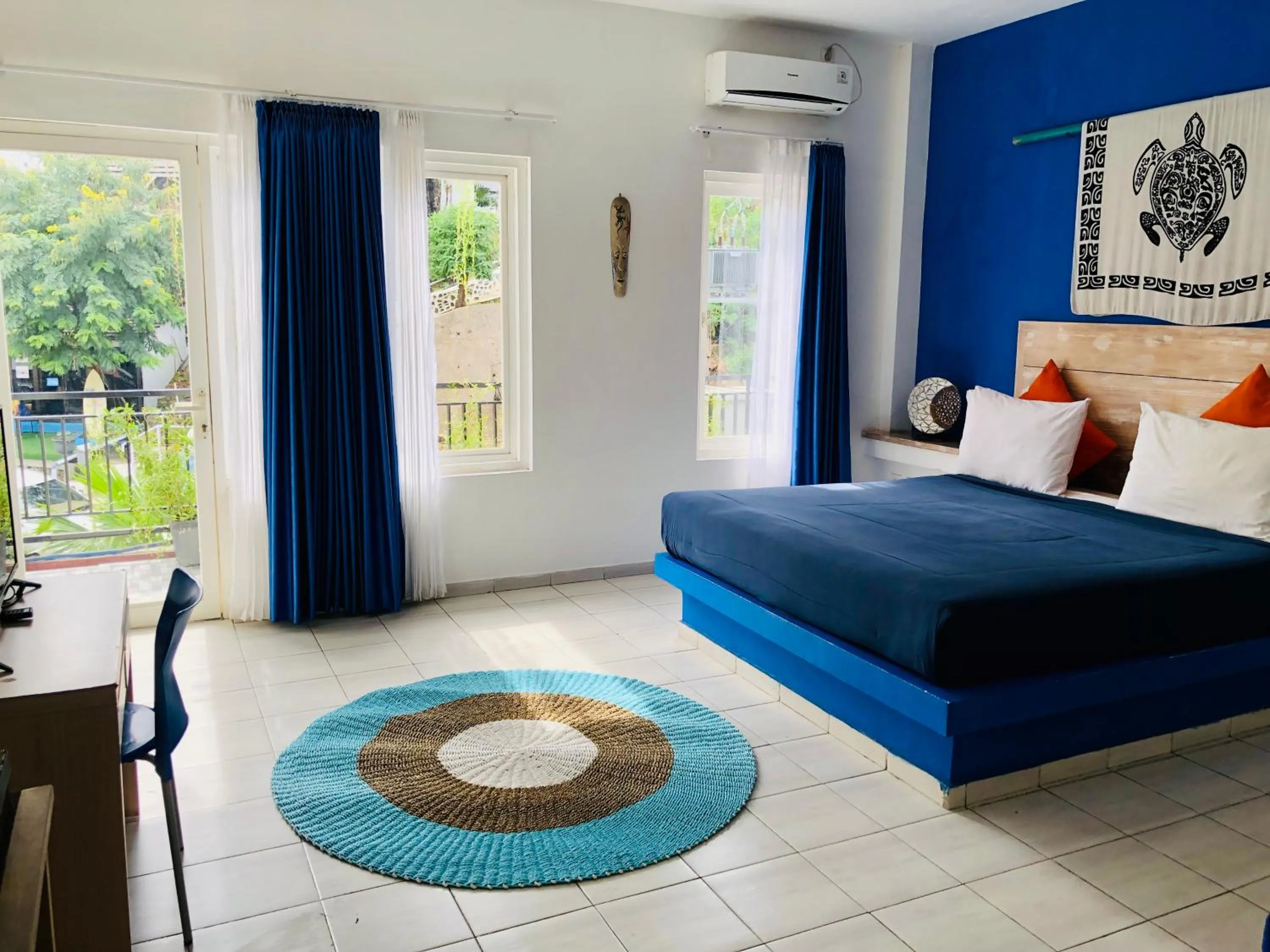 Bedroom, Bed in Blue Ocean Hotel