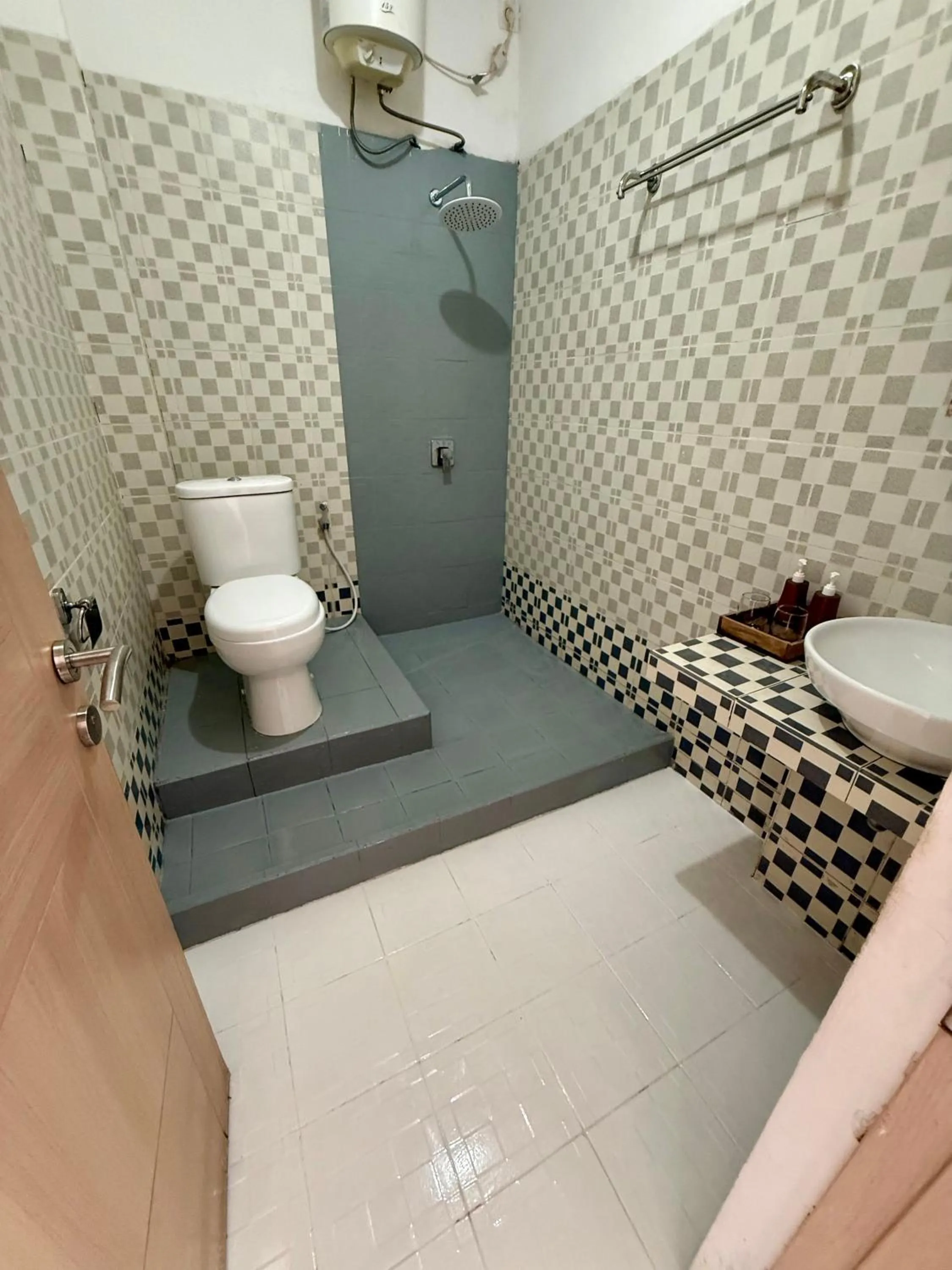 Shower in Blue Ocean Hotel