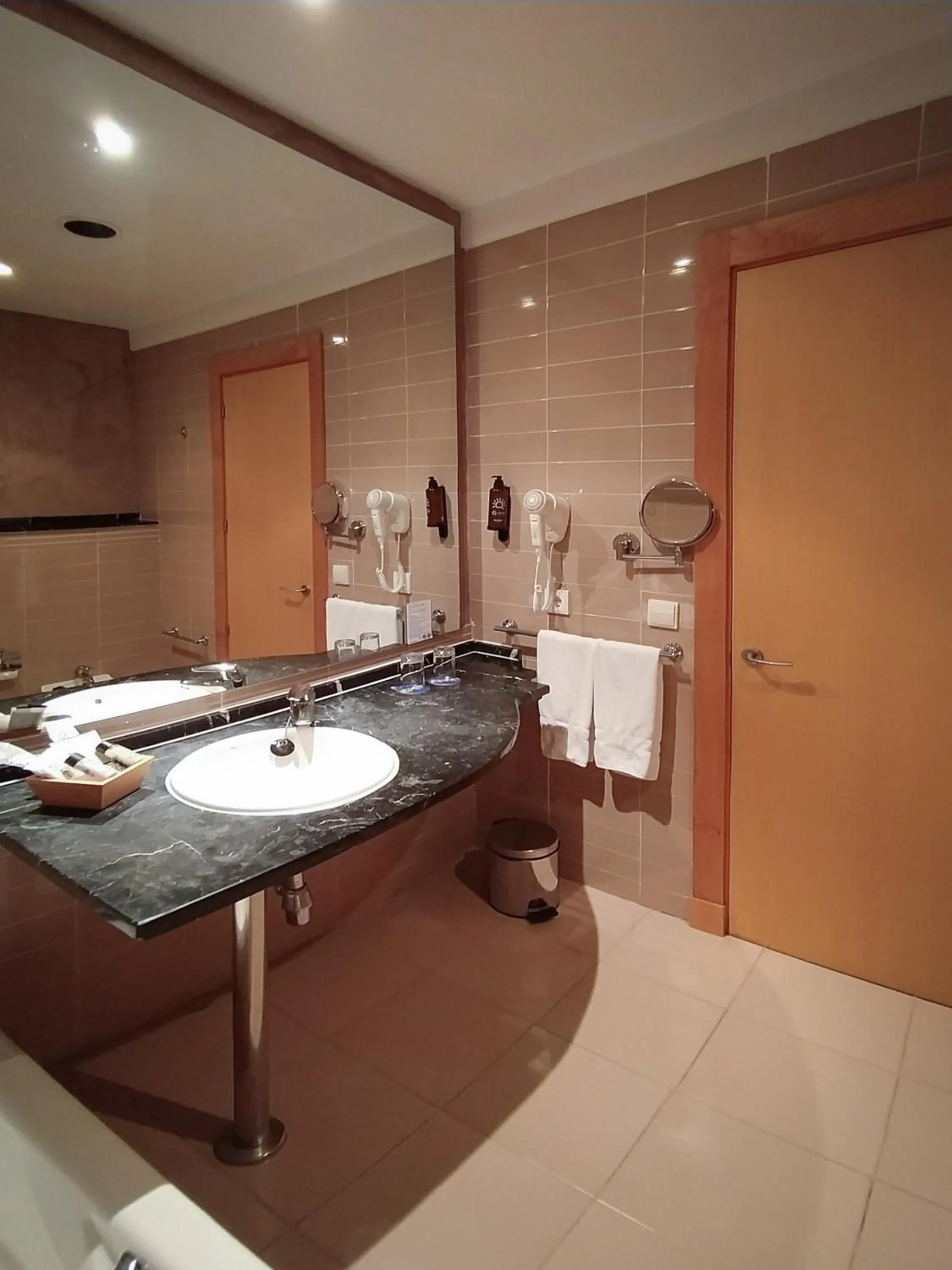 Bathroom in Ohtels Campo De Gibraltar