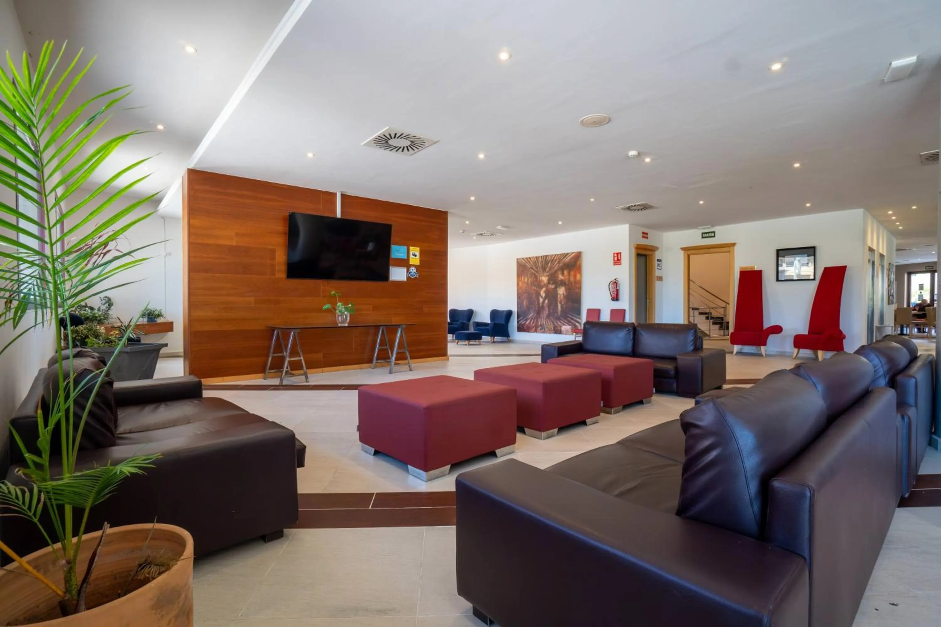 Lounge or bar in Ohtels Campo De Gibraltar