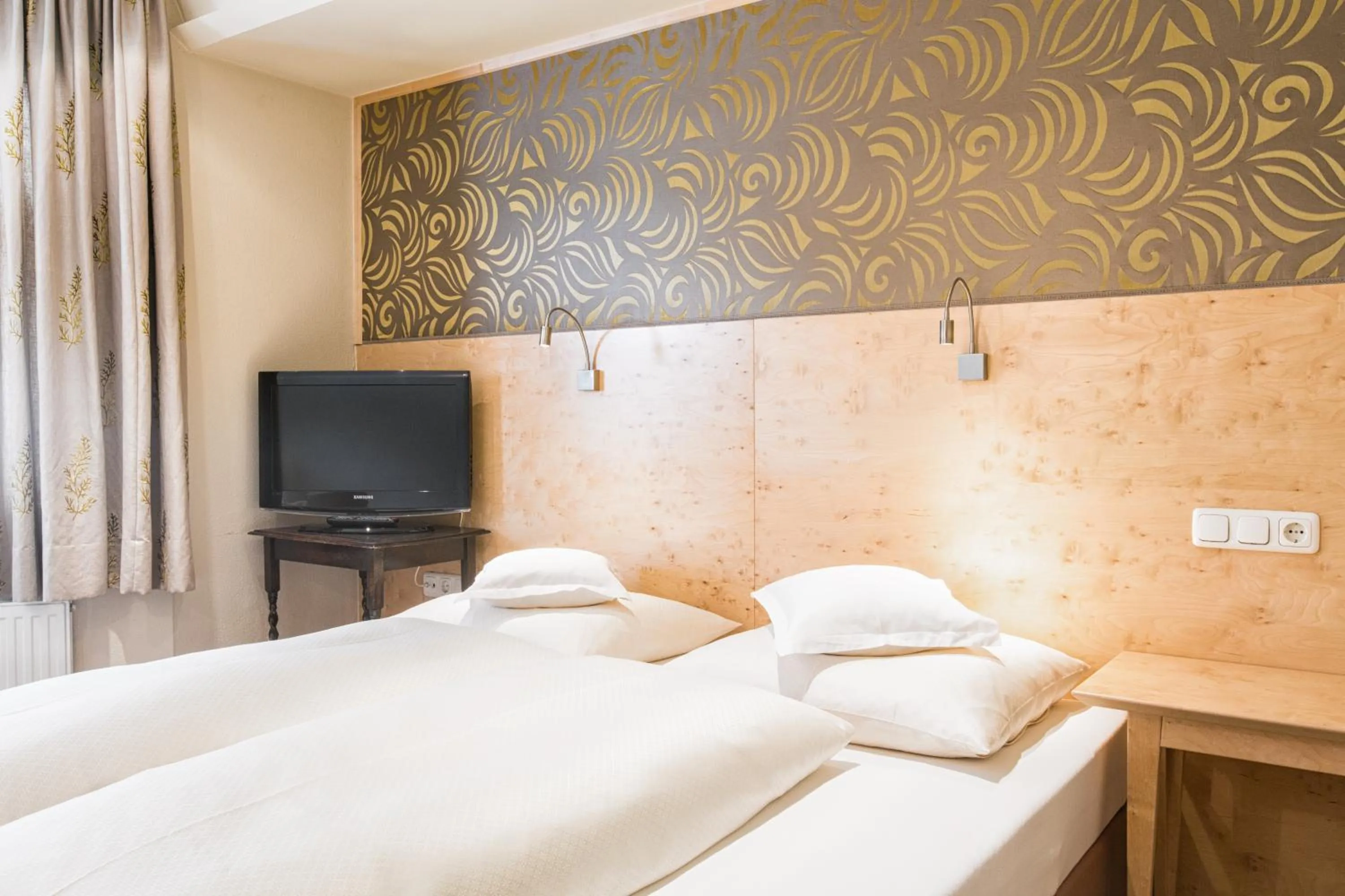 Photo of the whole room, Bed in Rosa Canina Superior