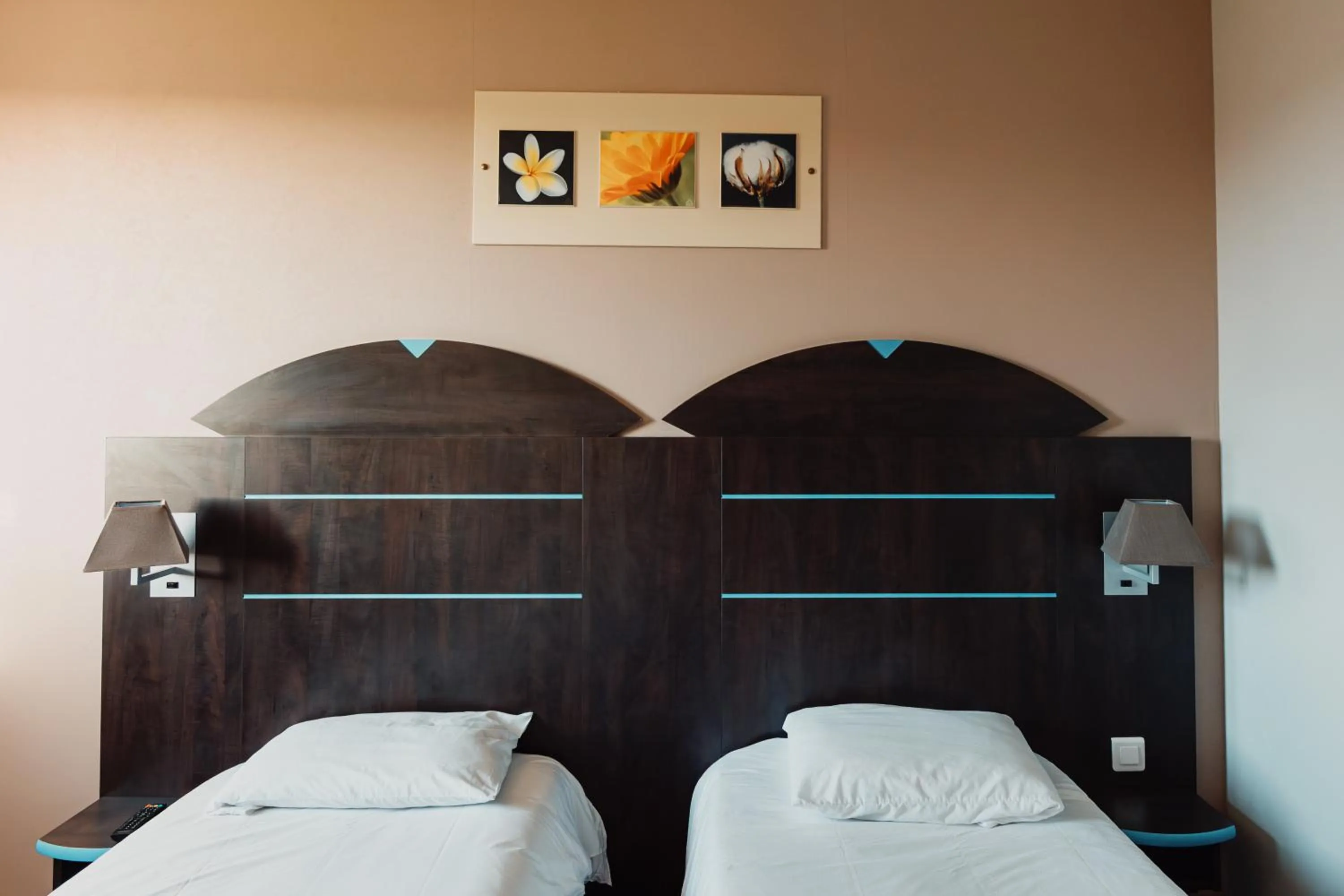 Bed in Hôtel Akena Caudry Cambrai