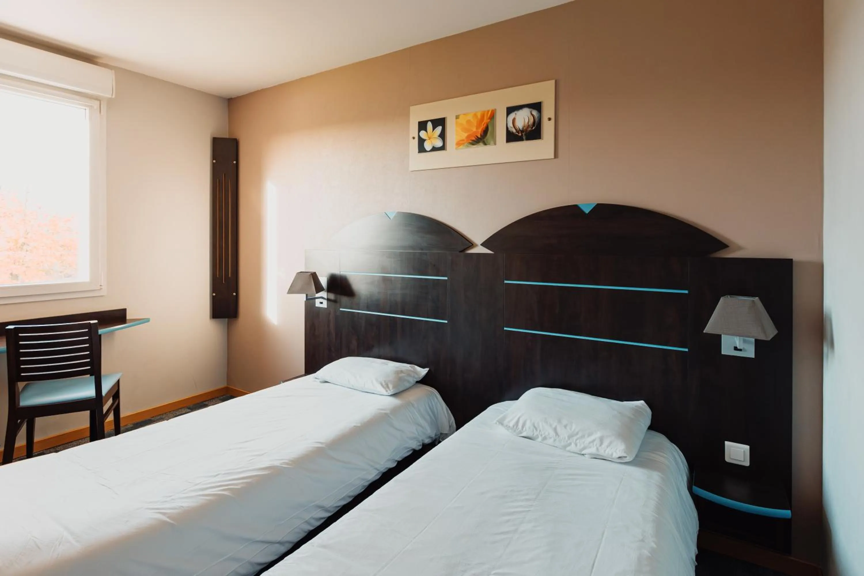 Bed in Hôtel Akena Caudry Cambrai