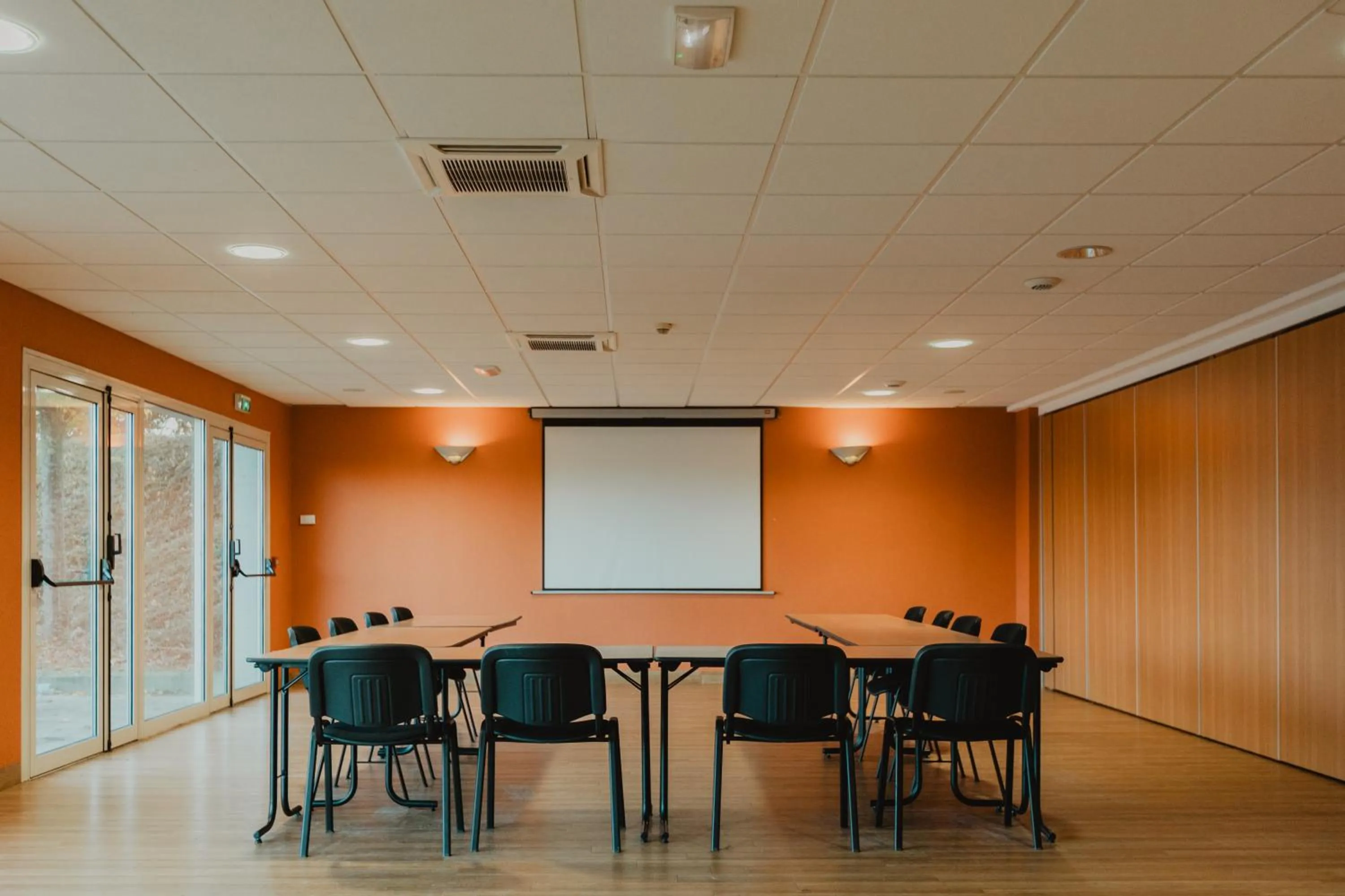Meeting/conference room in Hôtel Akena Caudry Cambrai