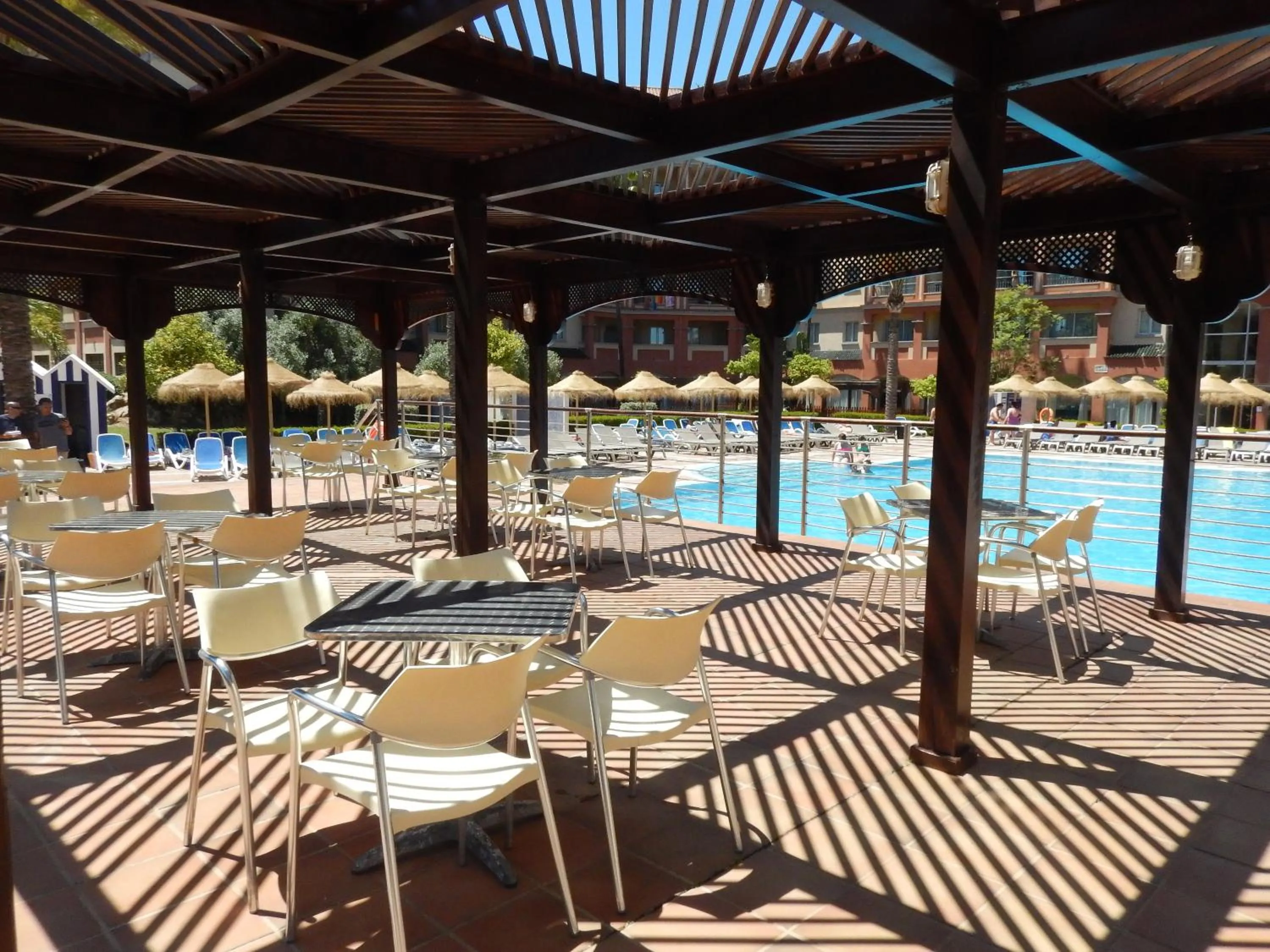 Lounge or bar in Ohtels Islantilla