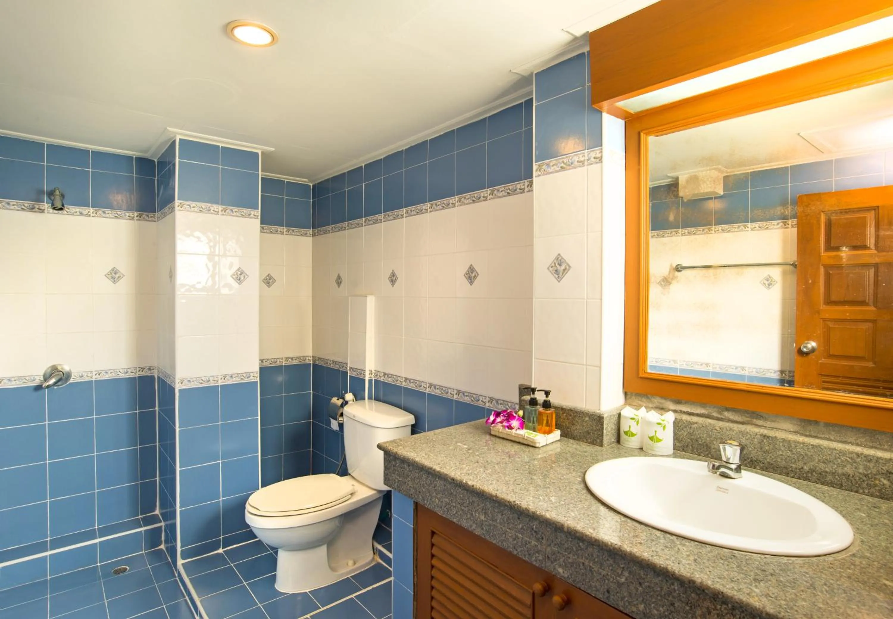 Bathroom in Krabi City Seaview Hotel