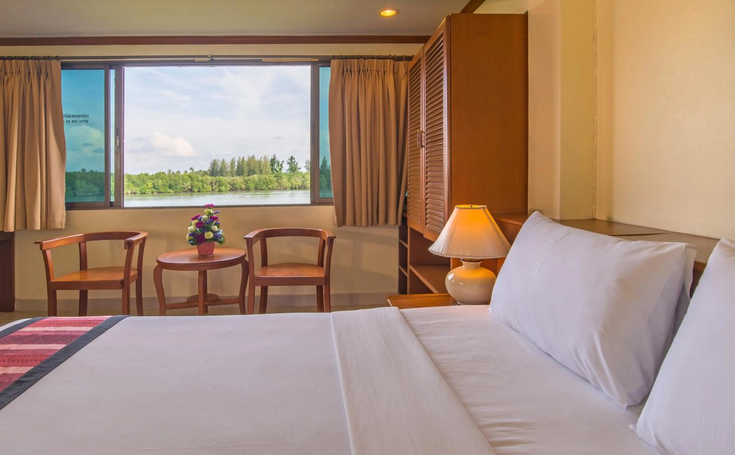 Bedroom, Bed in Krabi City Seaview Hotel